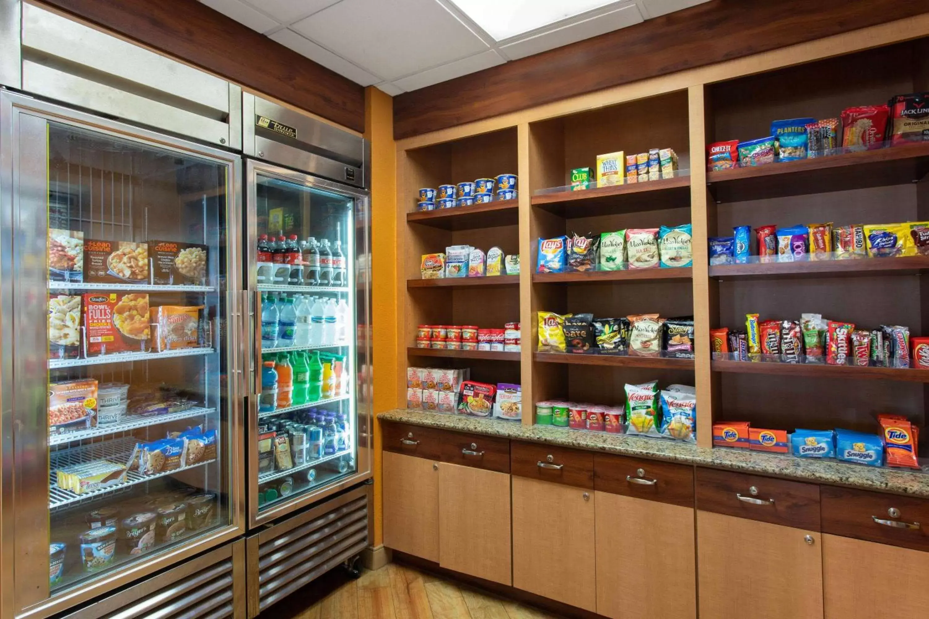 Food and drinks in La Quinta by Wyndham Jacksonville Butler Blvd Food and drinks in La Quinta by Wyndham Jacksonville Butler Blvd