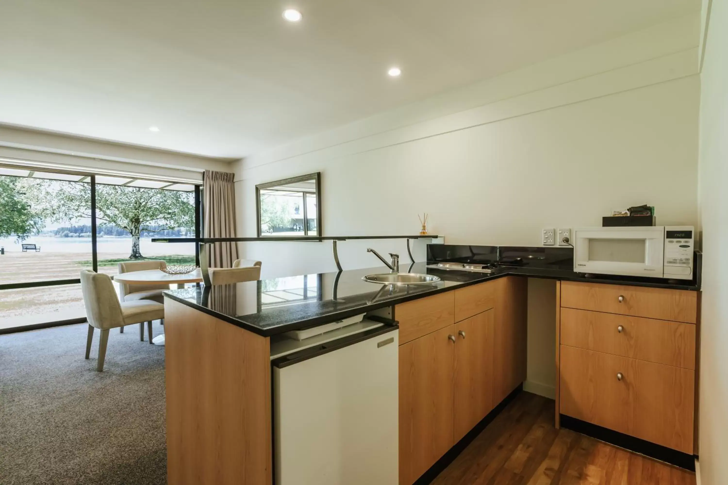 Kitchen or kitchenette, Kitchen/Kitchenette in Edgewater Hotel