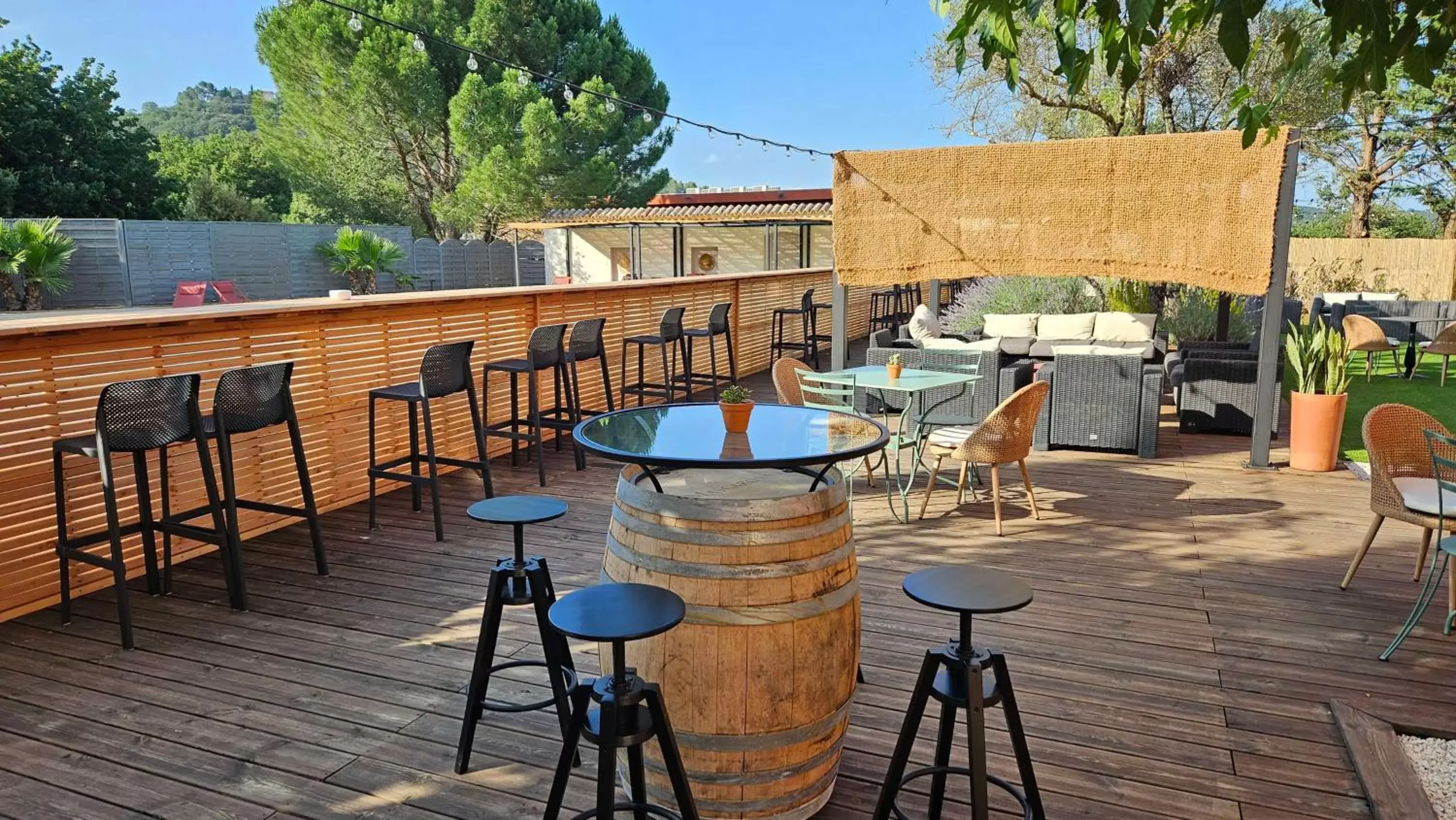 Property building in Best Western Terre de Provence