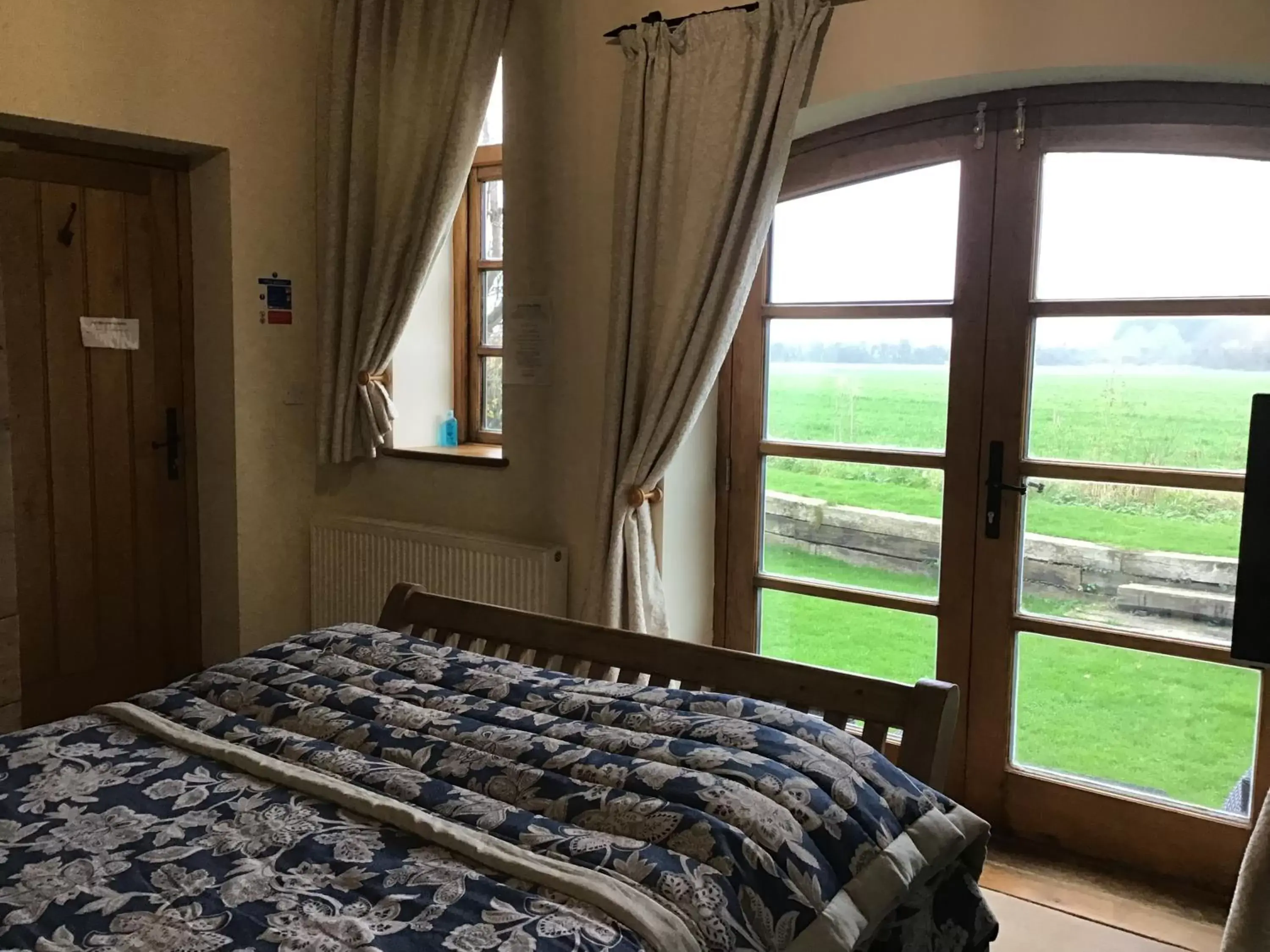 Bedroom, Bed in Old Chapel Forge