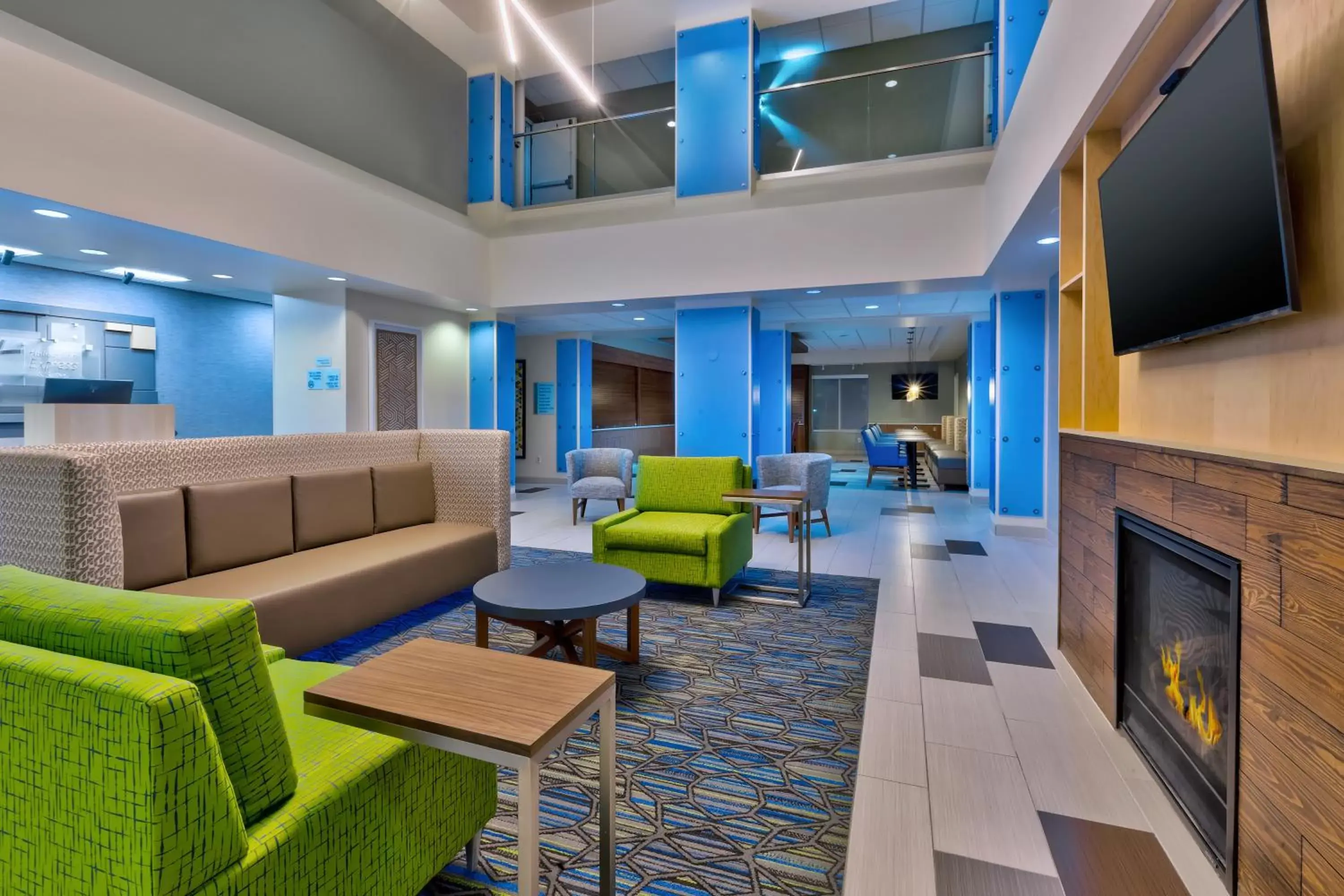 Lobby or reception, Seating Area in Holiday Inn Express & Suites - Effingham, an IHG Hotel