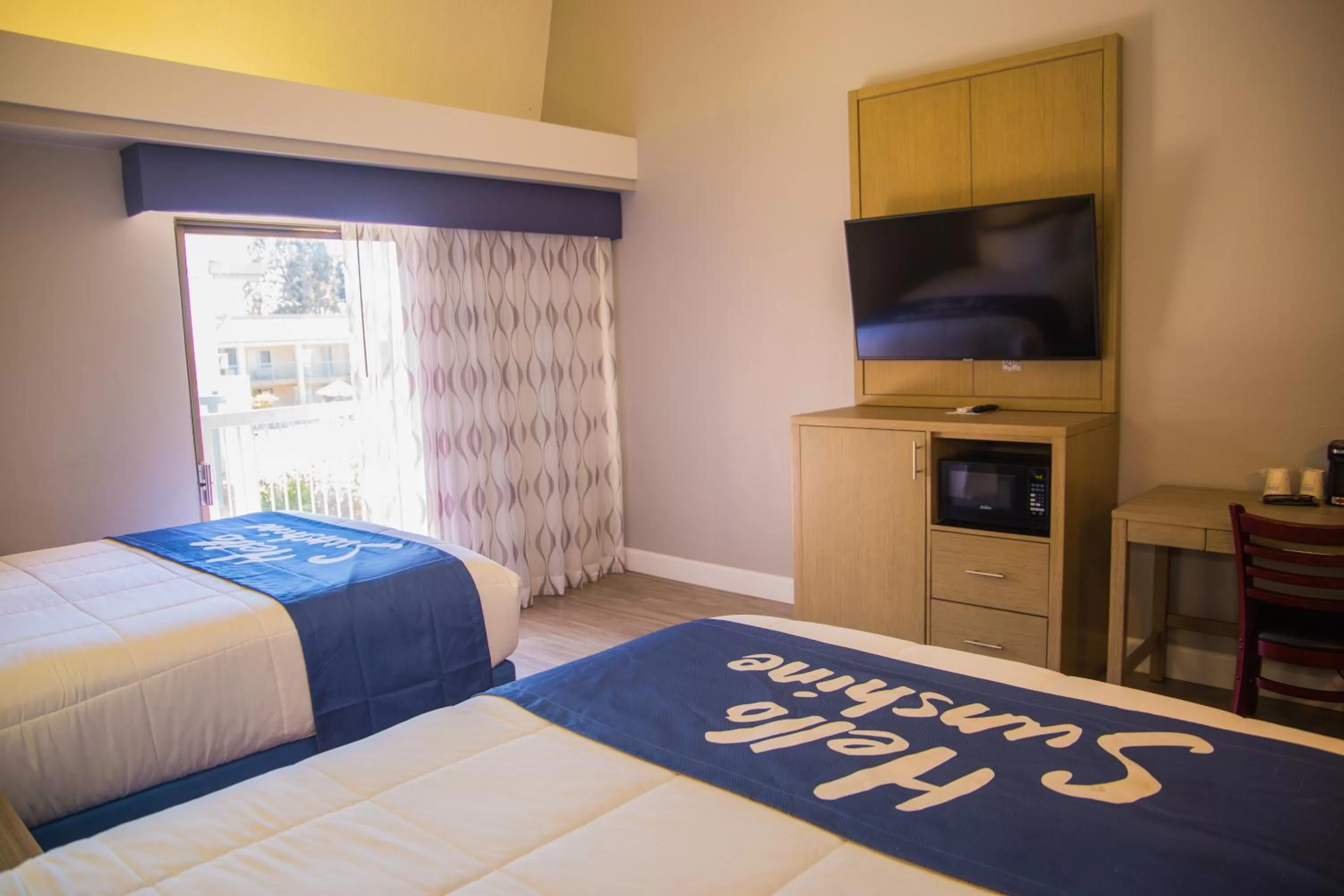 Bed in Days Inn by Wyndham Redwood City