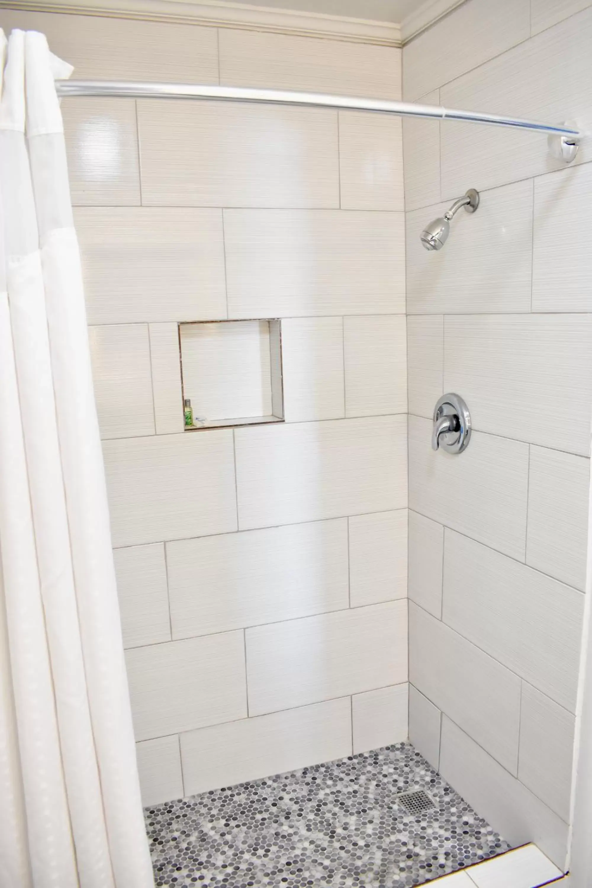 Shower, Bathroom in Rodeway Inn - Swainsboro