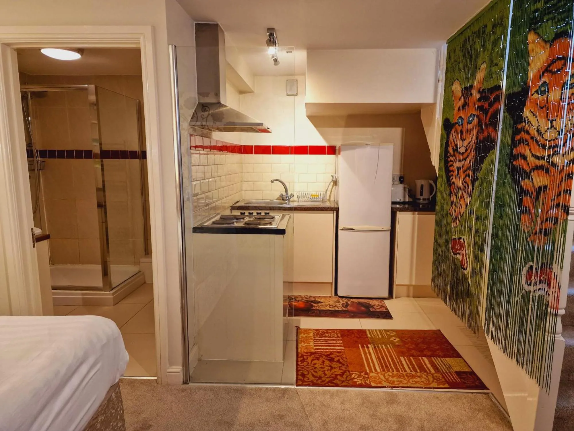 Kitchen or kitchenette in Wentworth House - Free Parking