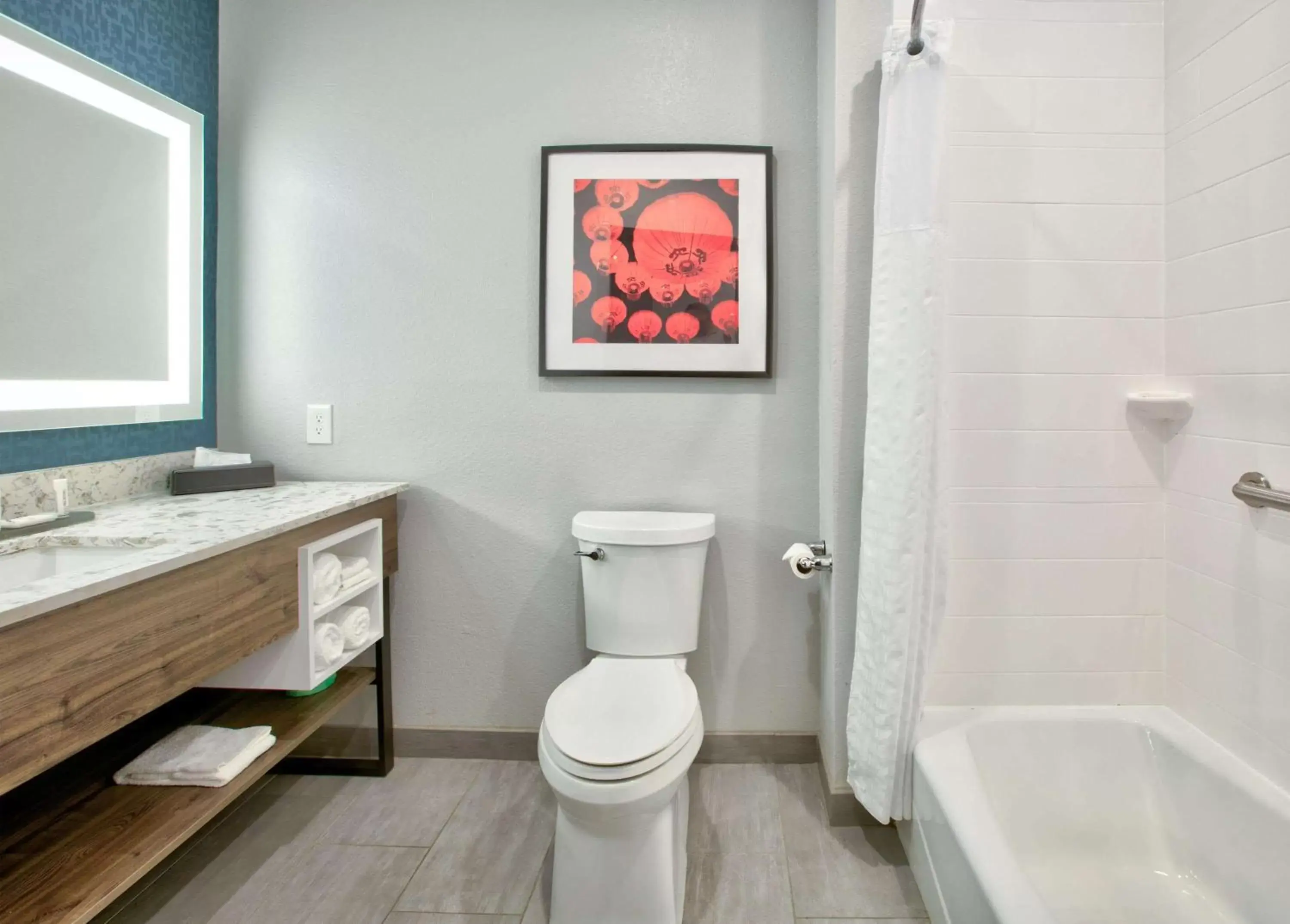 Bathroom in La Quinta Inn & Suites by Wyndham Dallas/Fairpark