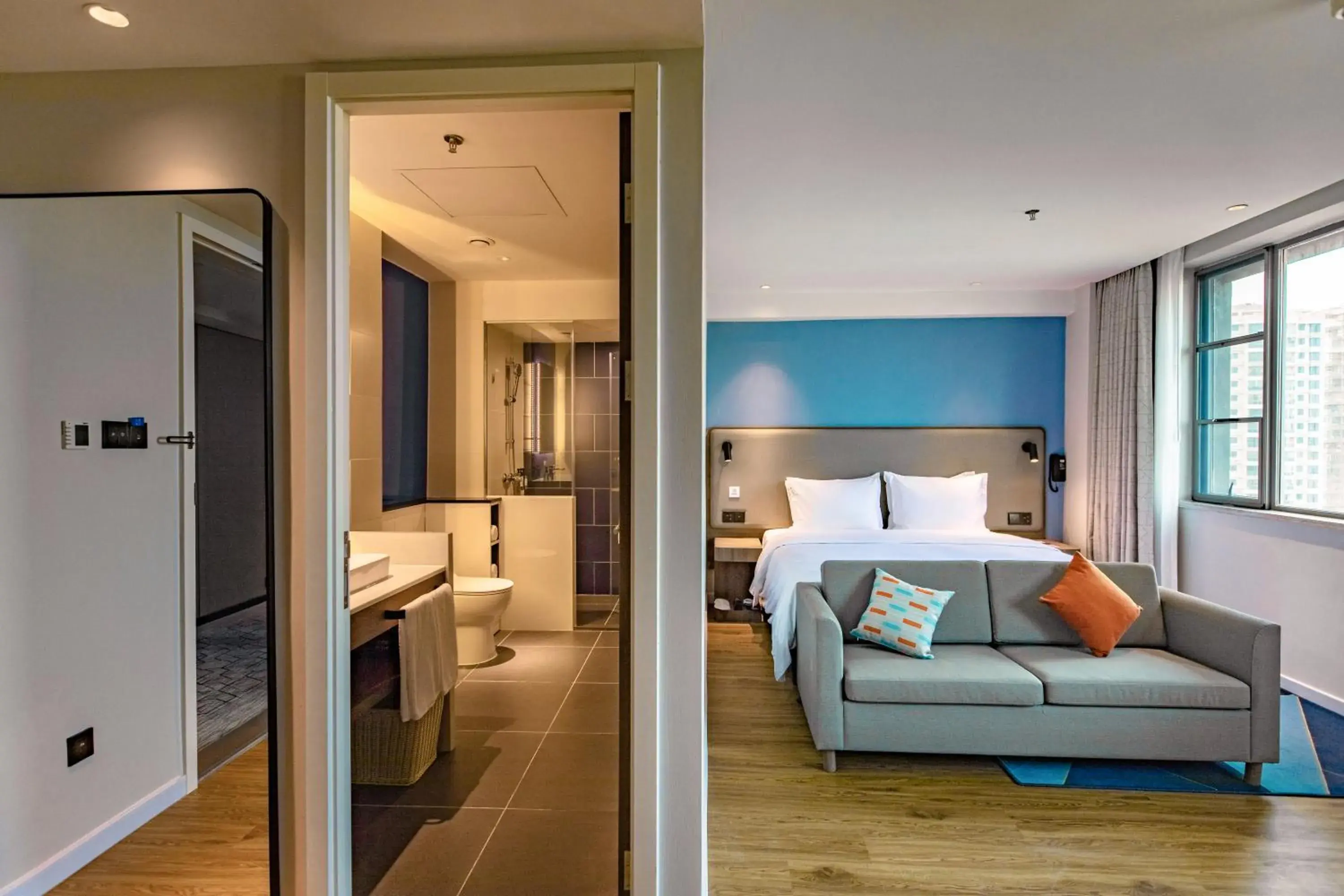 Standard King Room with Extra Floor Space in Holiday Inn Express Shantou City Center by IHG Standard King Room with Extra Floor Space in Holiday Inn Express Shantou City Center by IHG