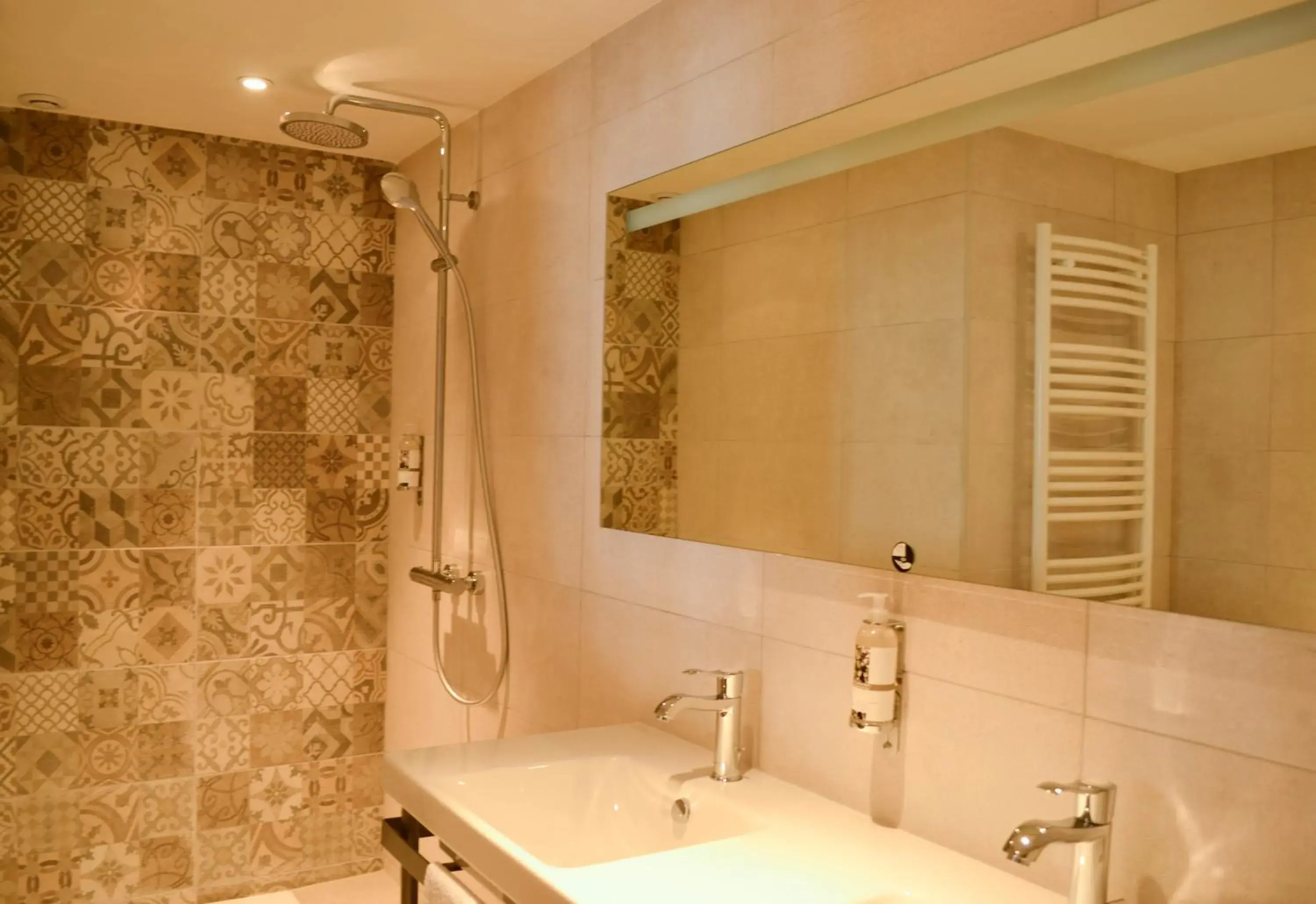 Comfort Room with Sea View with Balcony in Le Goyen Comfort Room with Sea View with Balcony in Le Goyen