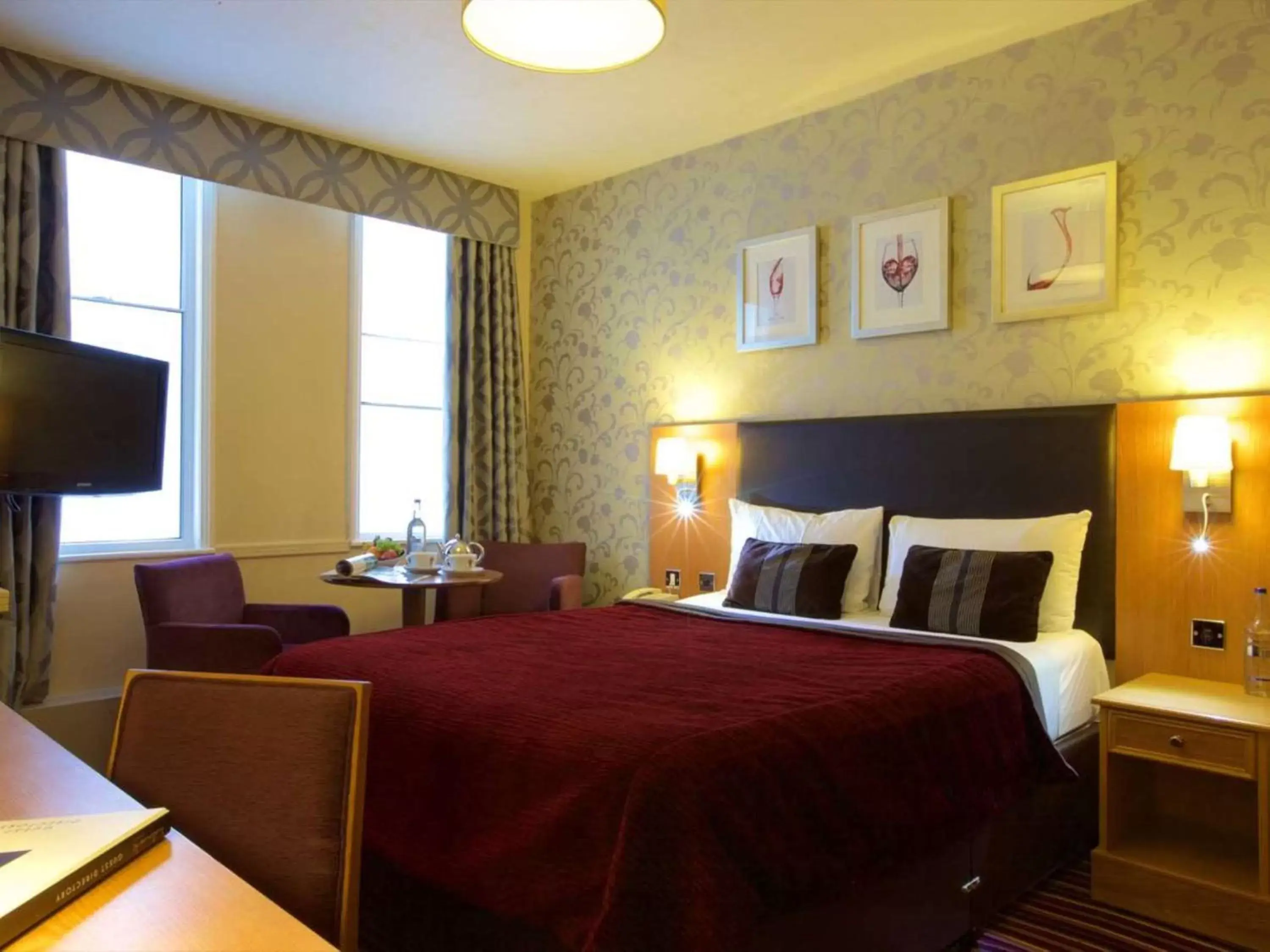 TV and multimedia, Bed in Carlisle Station Hotel, Sure Hotel Collection by BW