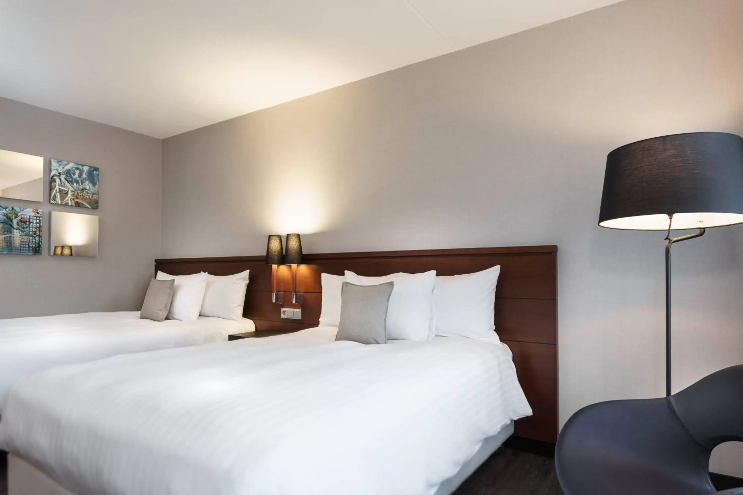 Photo of the whole room, Bed in Courtyard by Marriott Amsterdam Airport