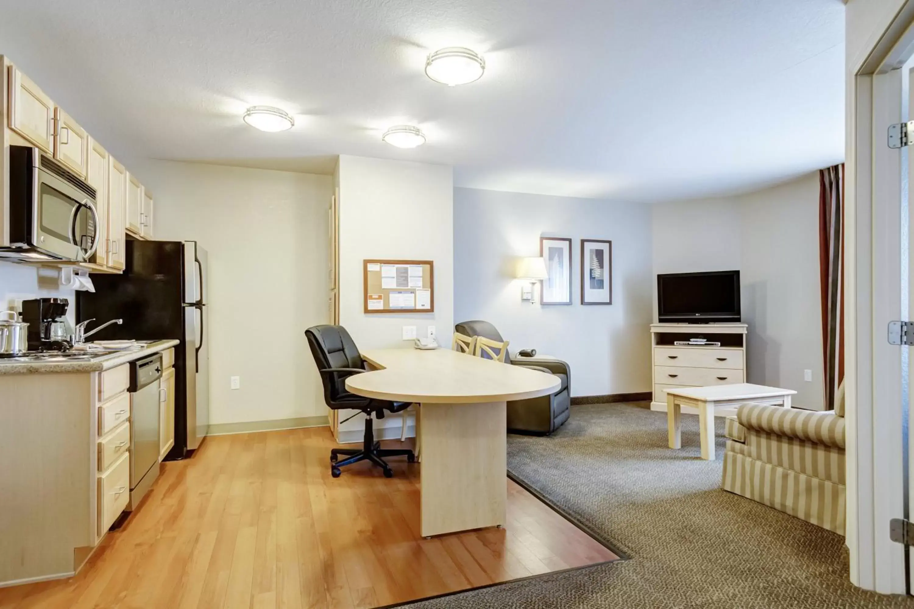 Photo of the whole room, Seating Area in Candlewood Suites Paducah, an IHG Hotel