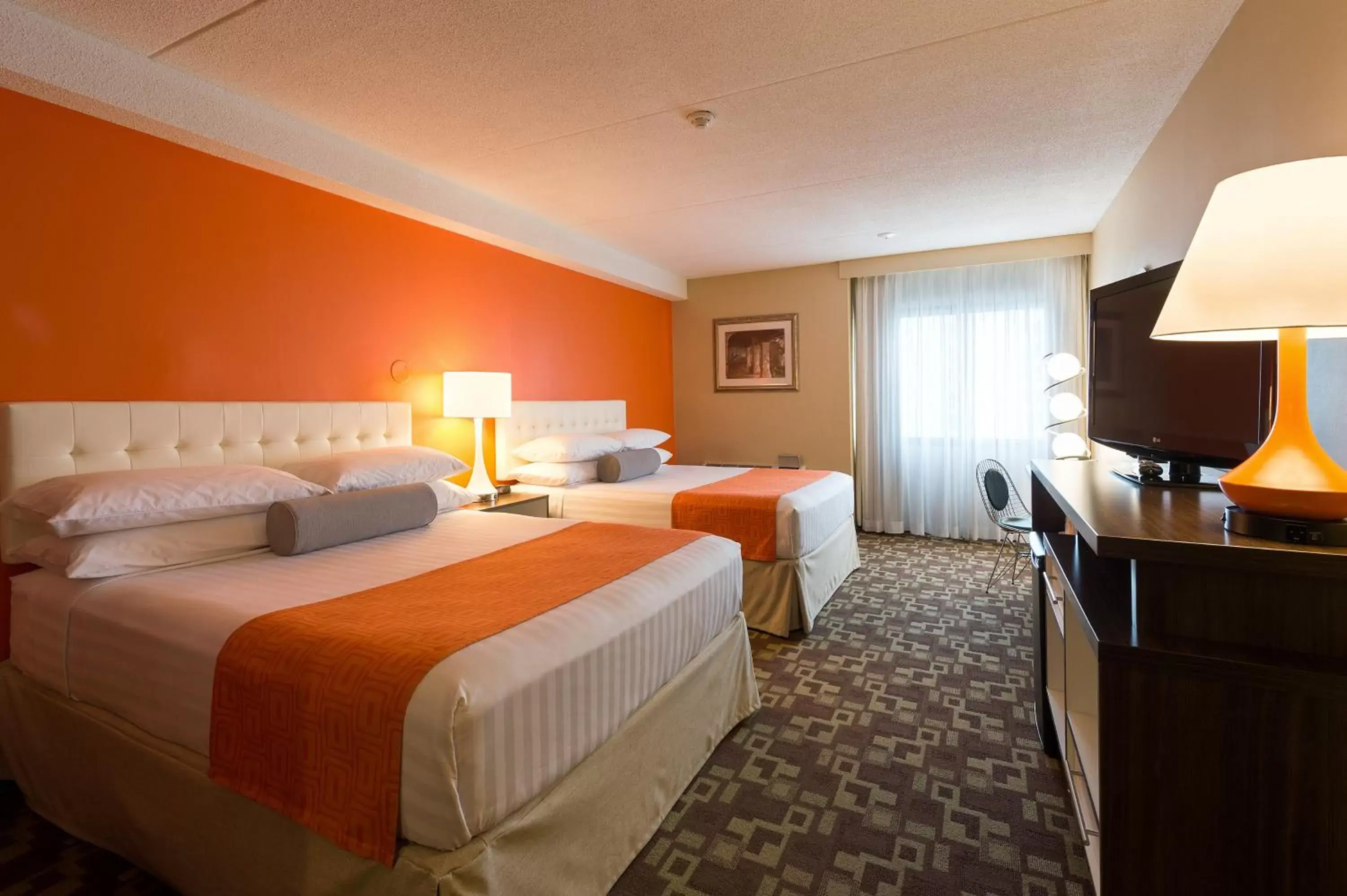 Bedroom, Bed in Howard Johnson Plaza by Wyndham by the Falls Niagara Falls