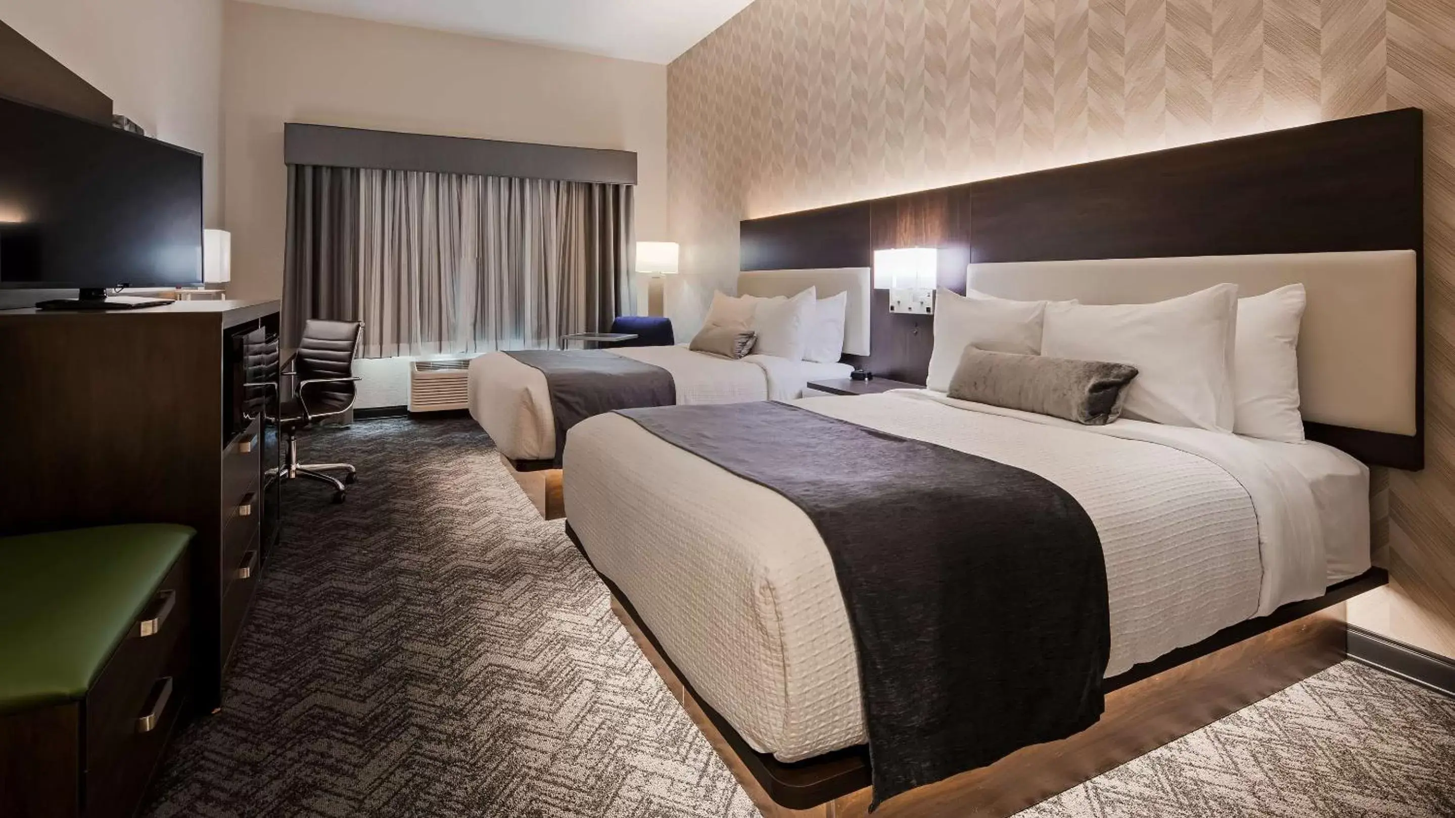 Bedroom, Bed in Best Western Plus Parkside Inn & Suites