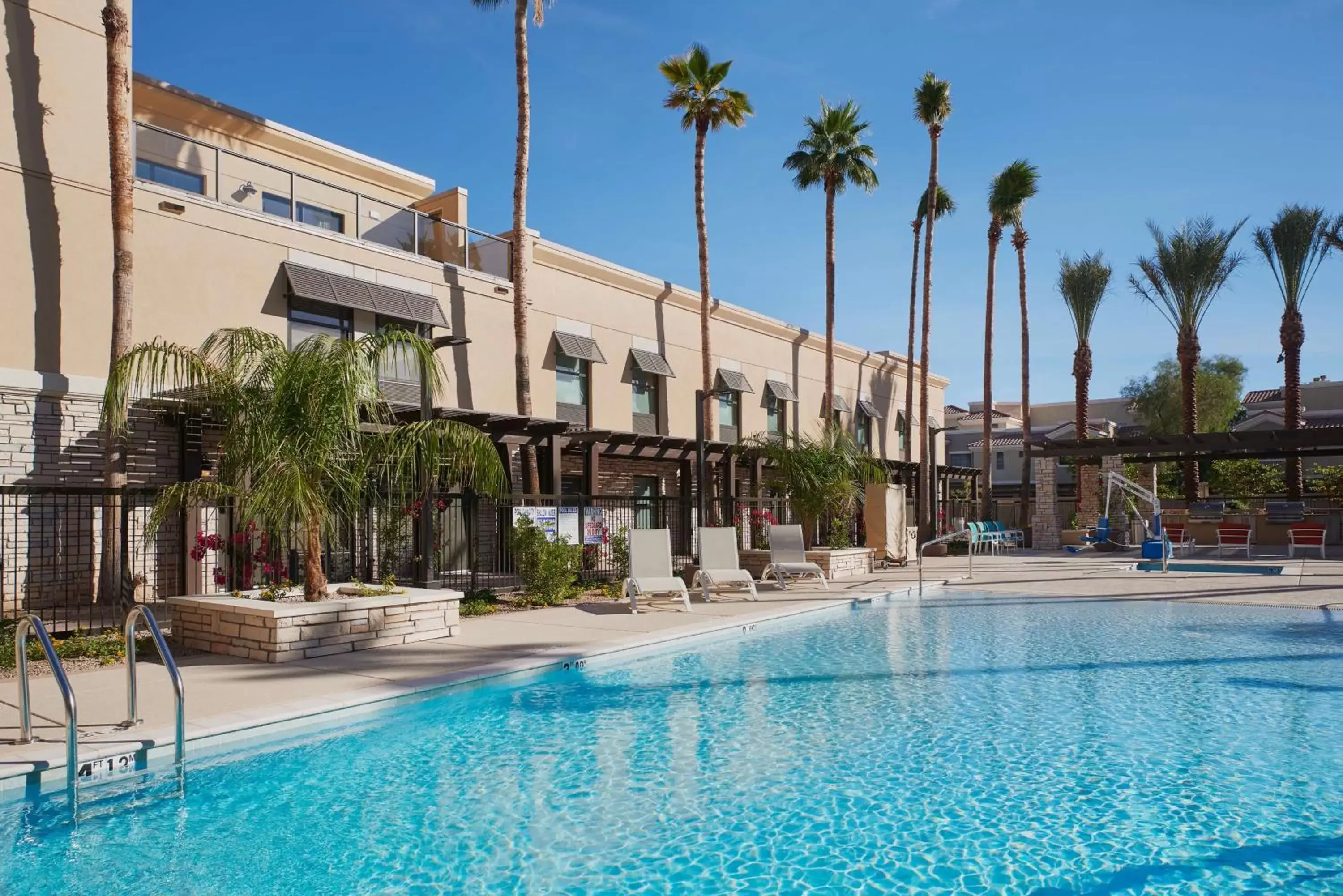 Pool view, Property Building in Hampton Inn & Suites Scottsdale On Shea Blvd