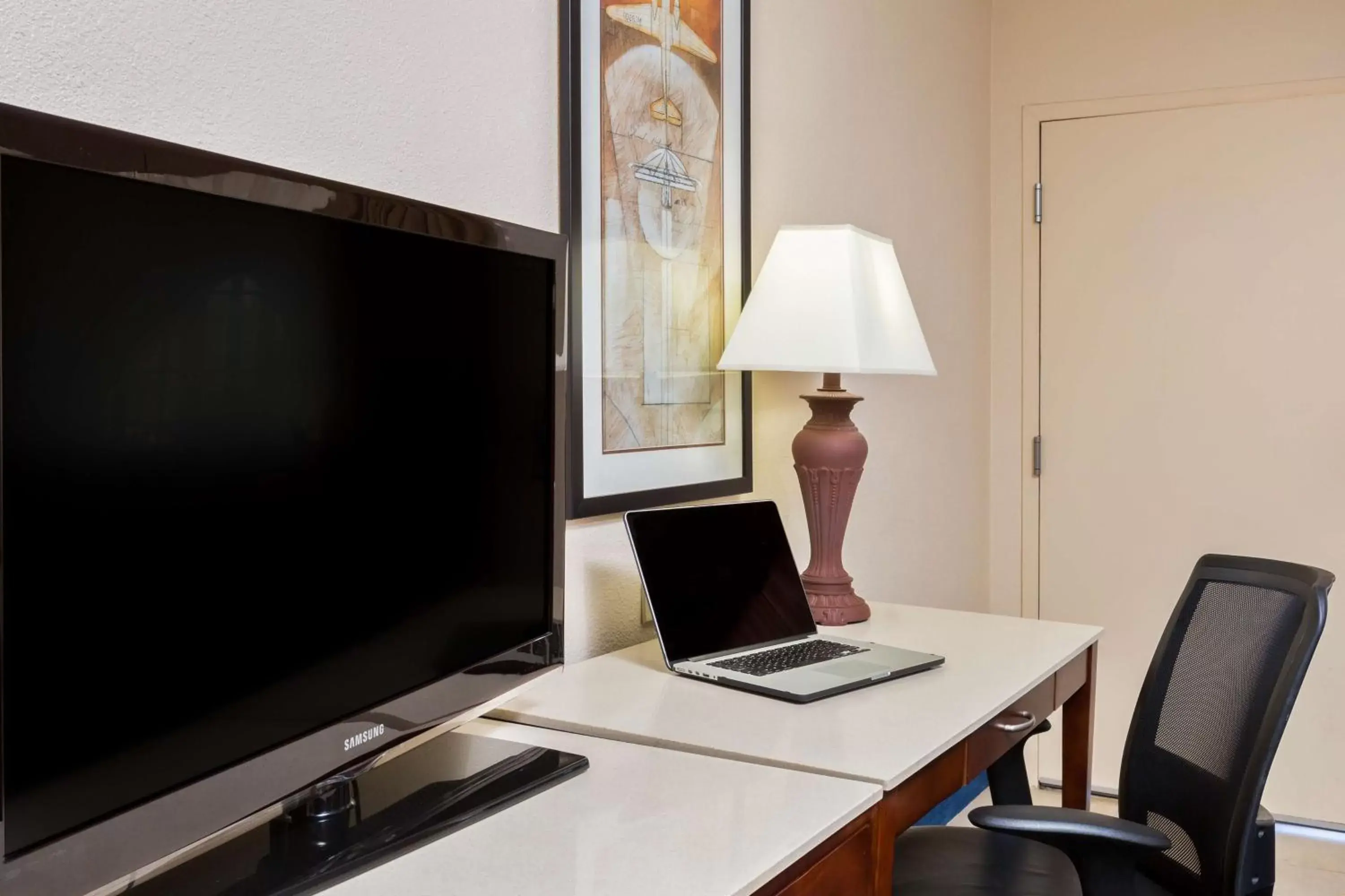 Photo of the whole room, TV/Entertainment Center in Best Western San Diego/Miramar Hotel