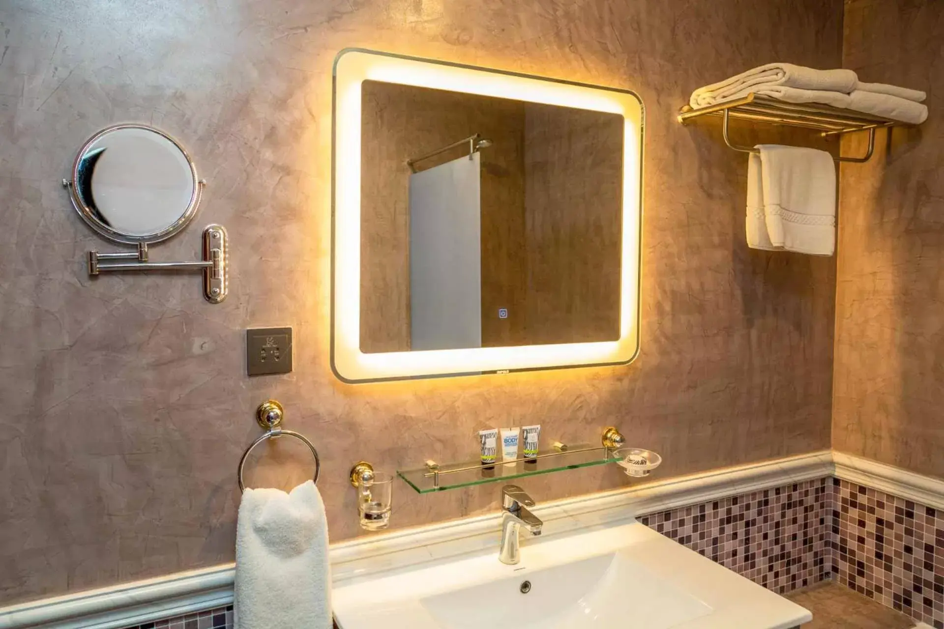 Bath, Bathroom in Ezdan Hotels Doha