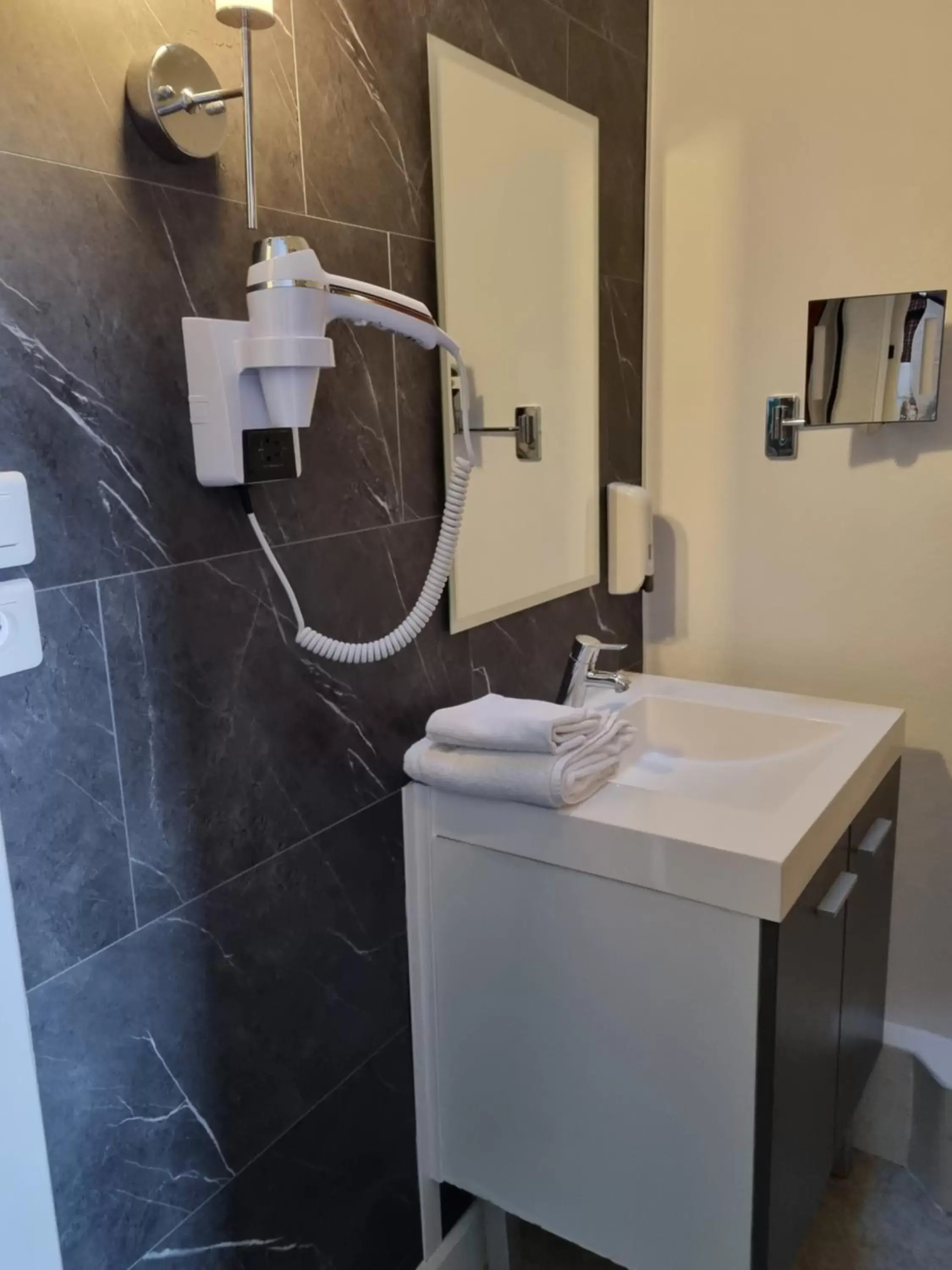 Bathroom in Hotel du Cheval Blanc