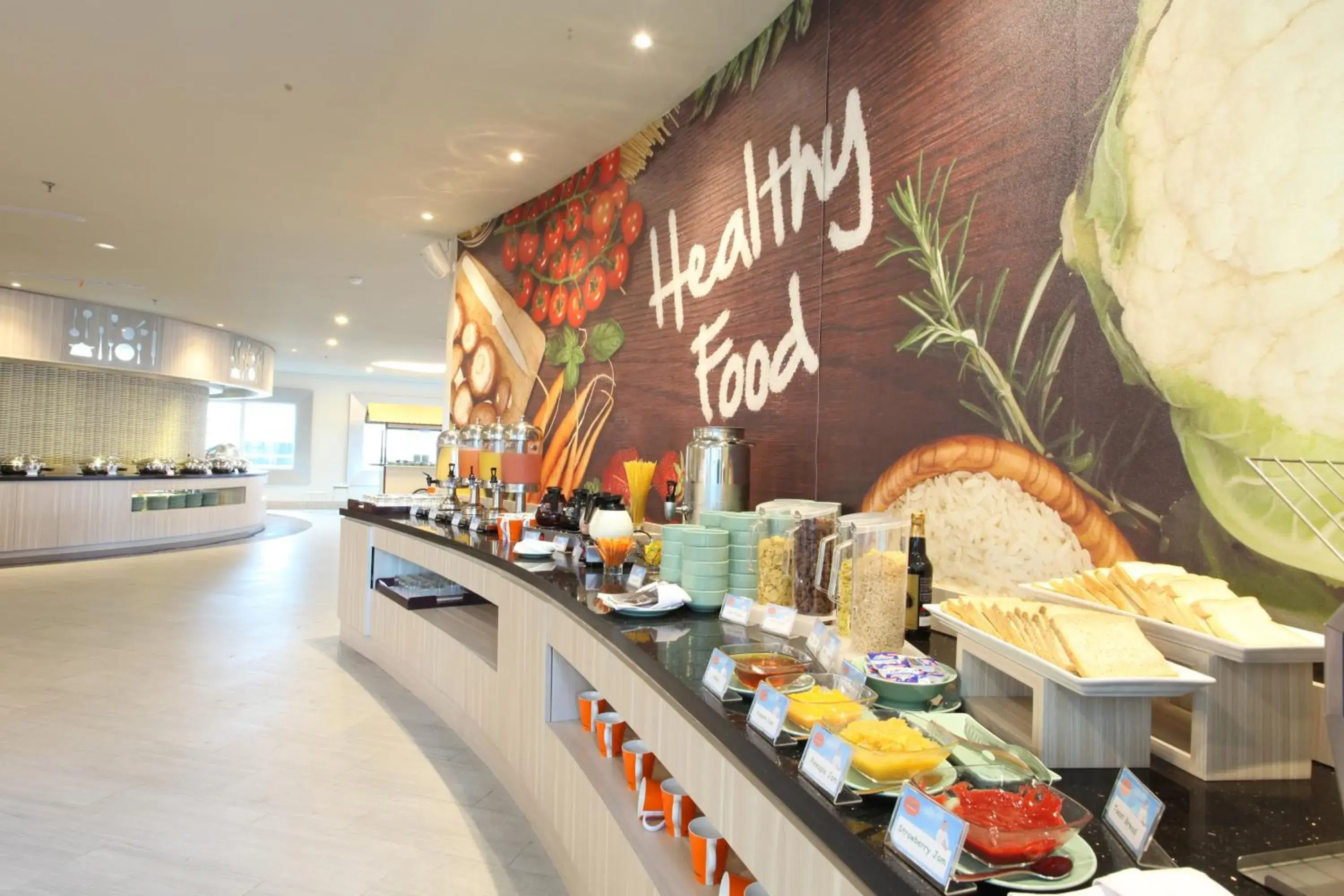 Restaurant/places to eat in Harris Hotel And Conventions Ciumbuleuit - Bandung