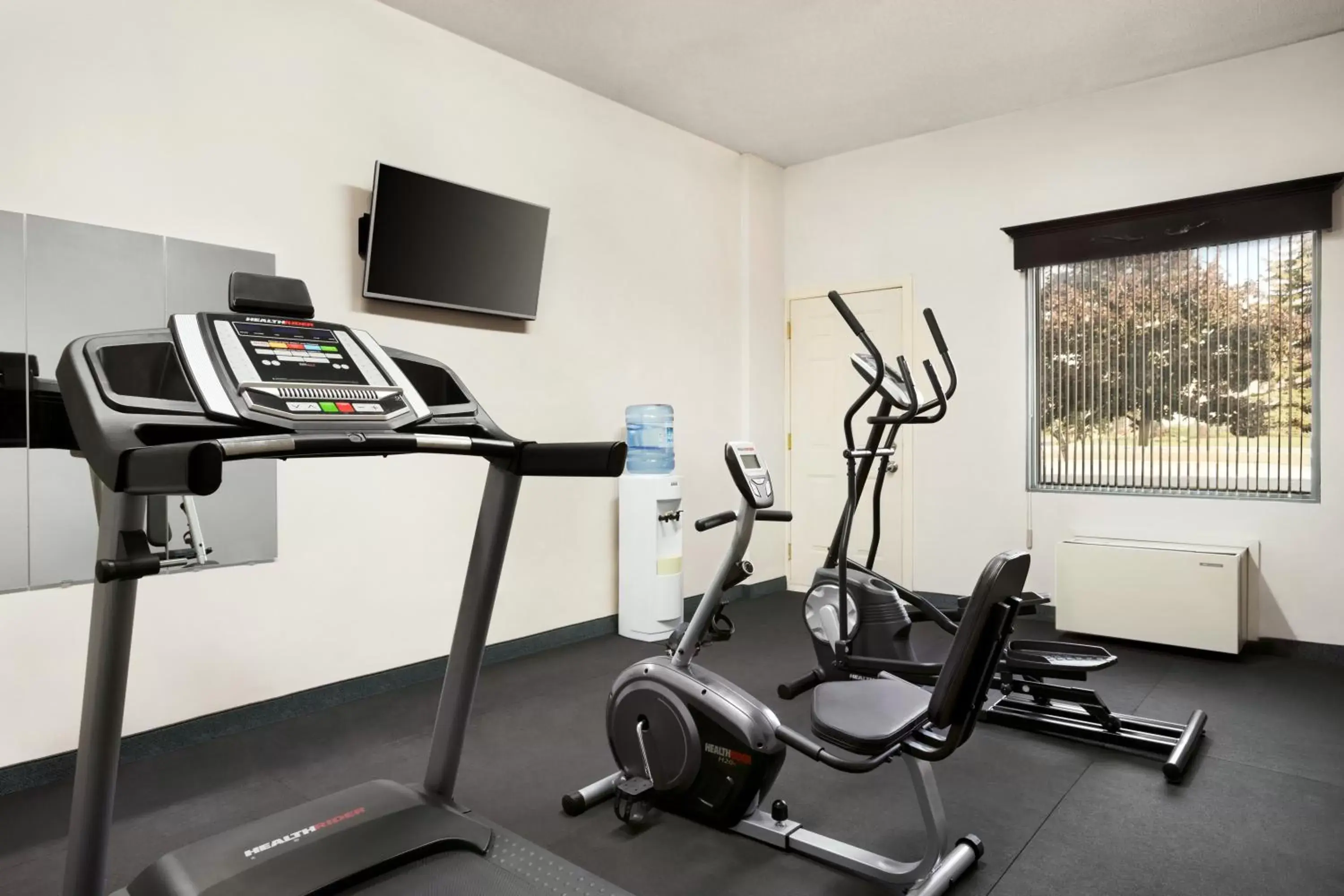 TV and multimedia, Fitness Center/Facilities in Days Inn by Wyndham Ste. Helene-de-Bagot