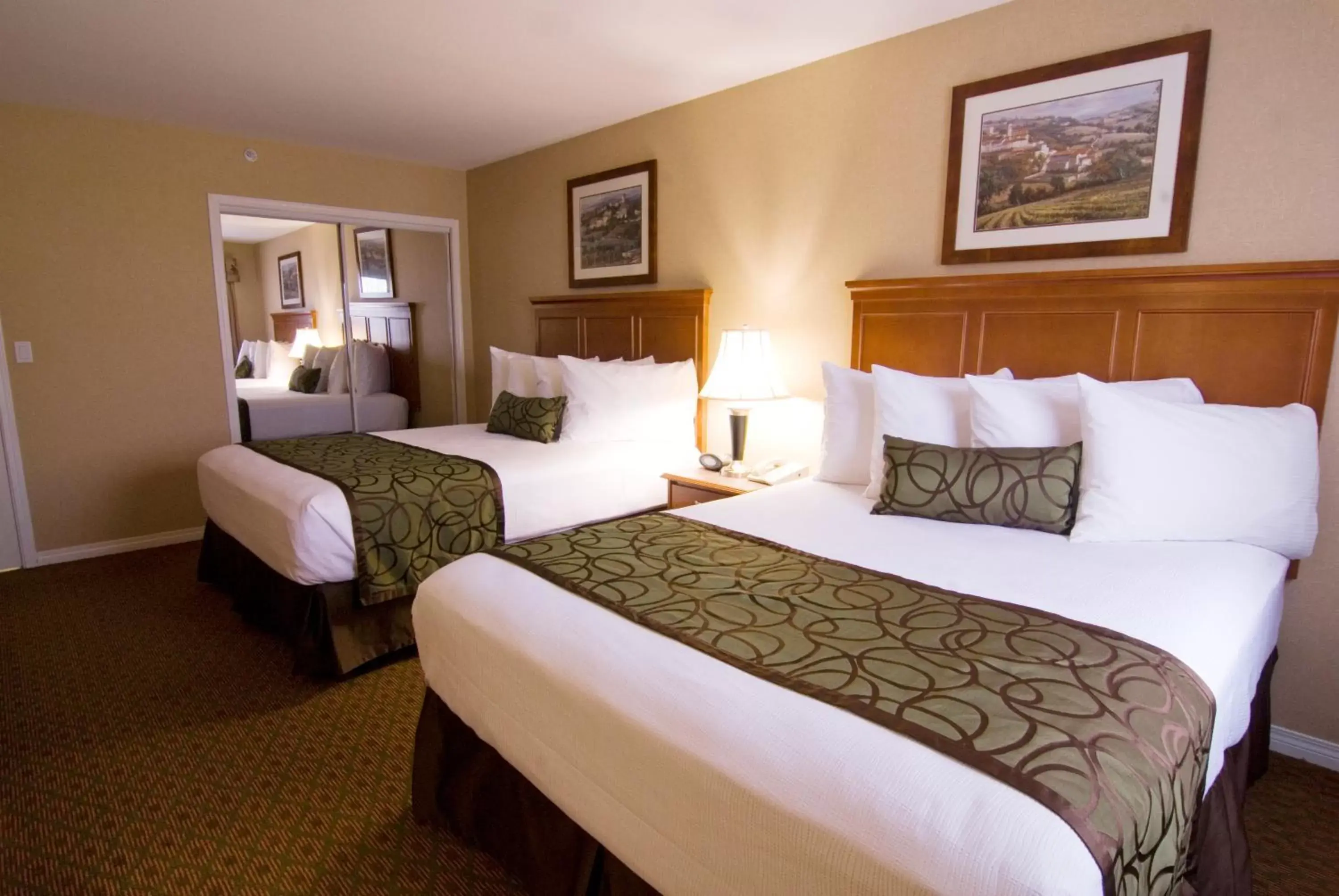 Bedroom, Bed in Best Western Plus Osoyoos Hotel & Suites
