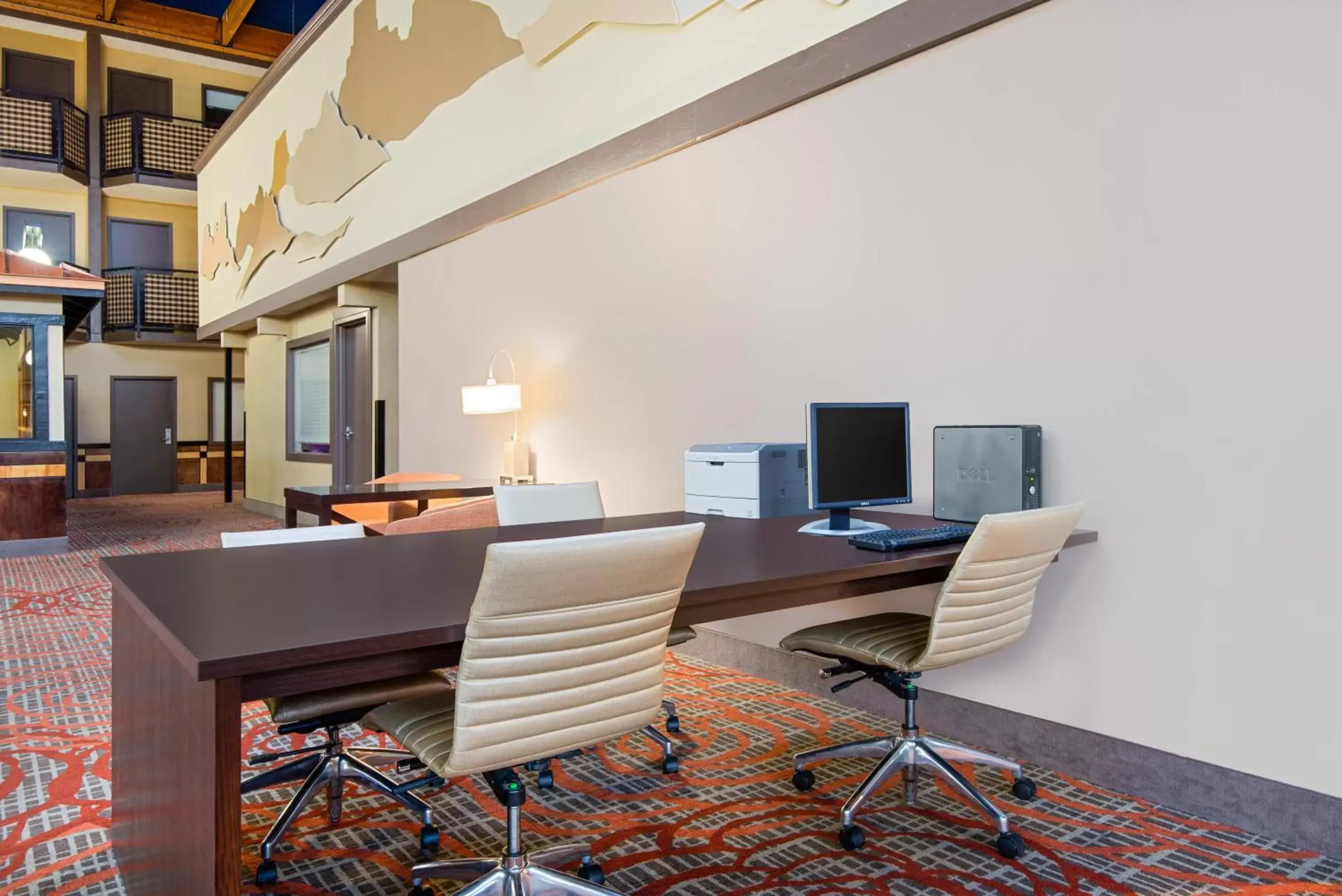 Business facilities, TV/Entertainment Center in Ramada Plaza by Wyndham Gillette Conference Center