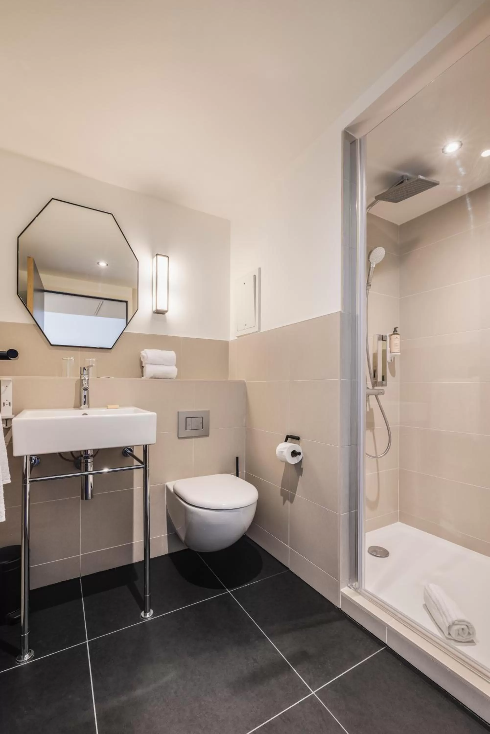 Bathroom in Mercure Bordeaux Centre Gare Atlantic