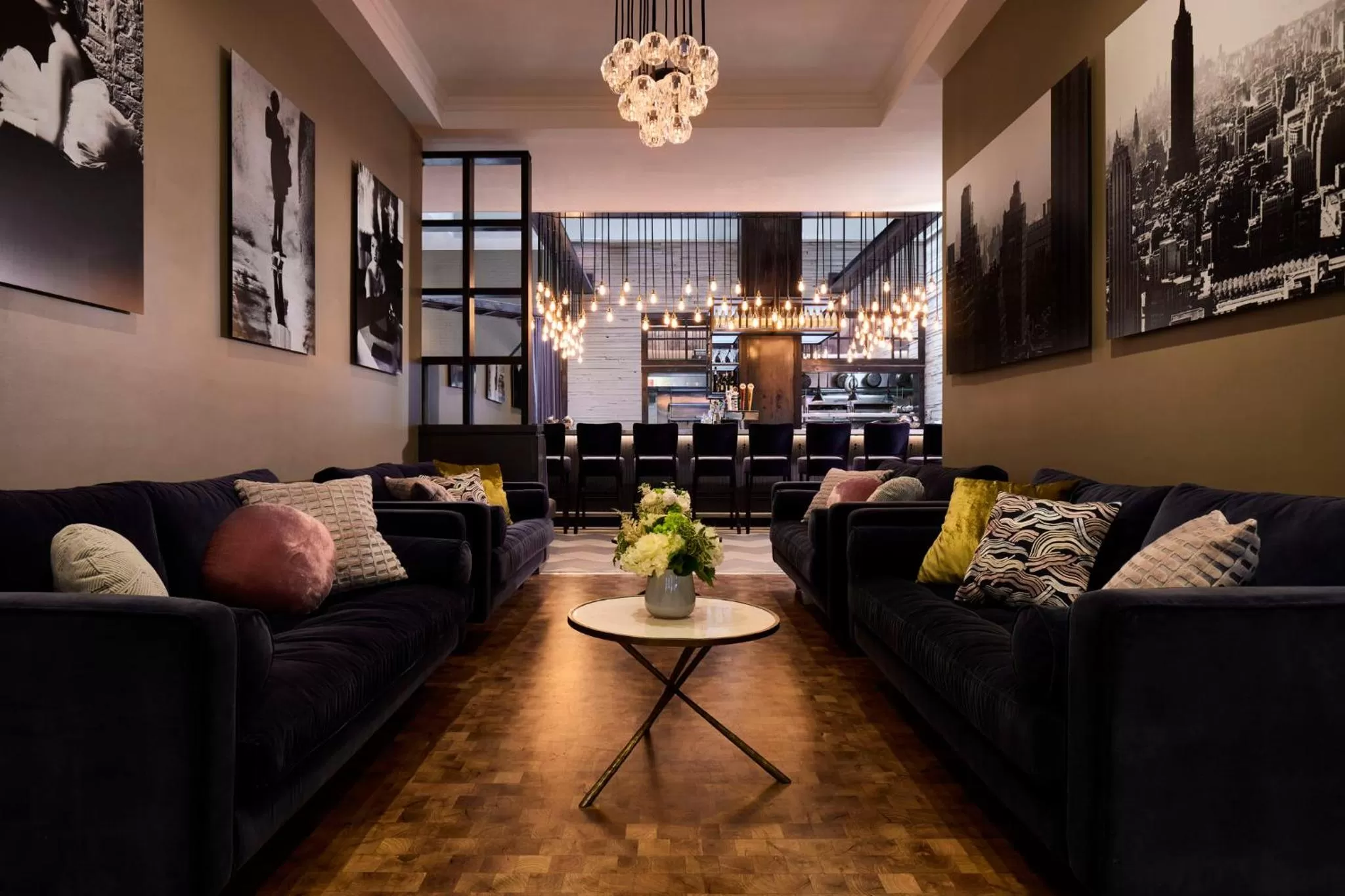 Restaurant/places to eat in Archer Hotel New York