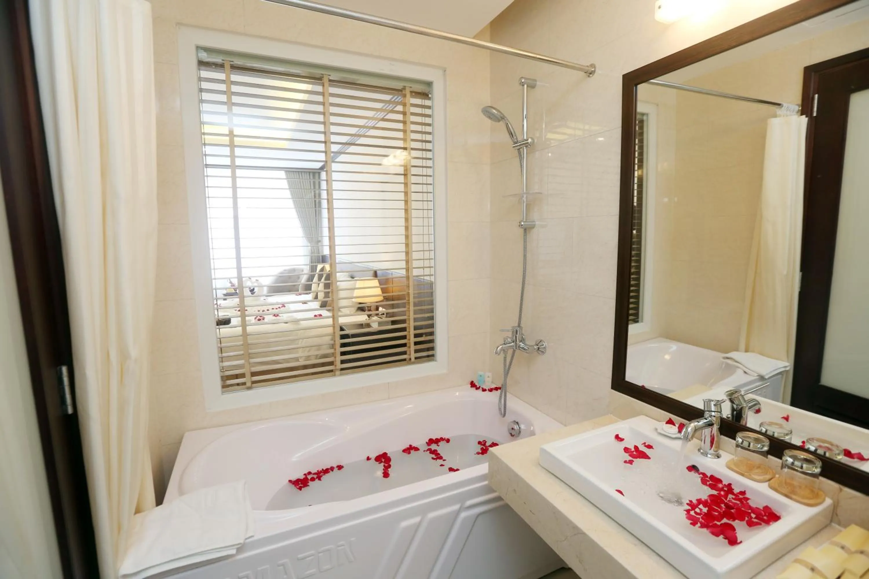 Toilet, Bathroom in Lenid Hotel Tho Nhuom