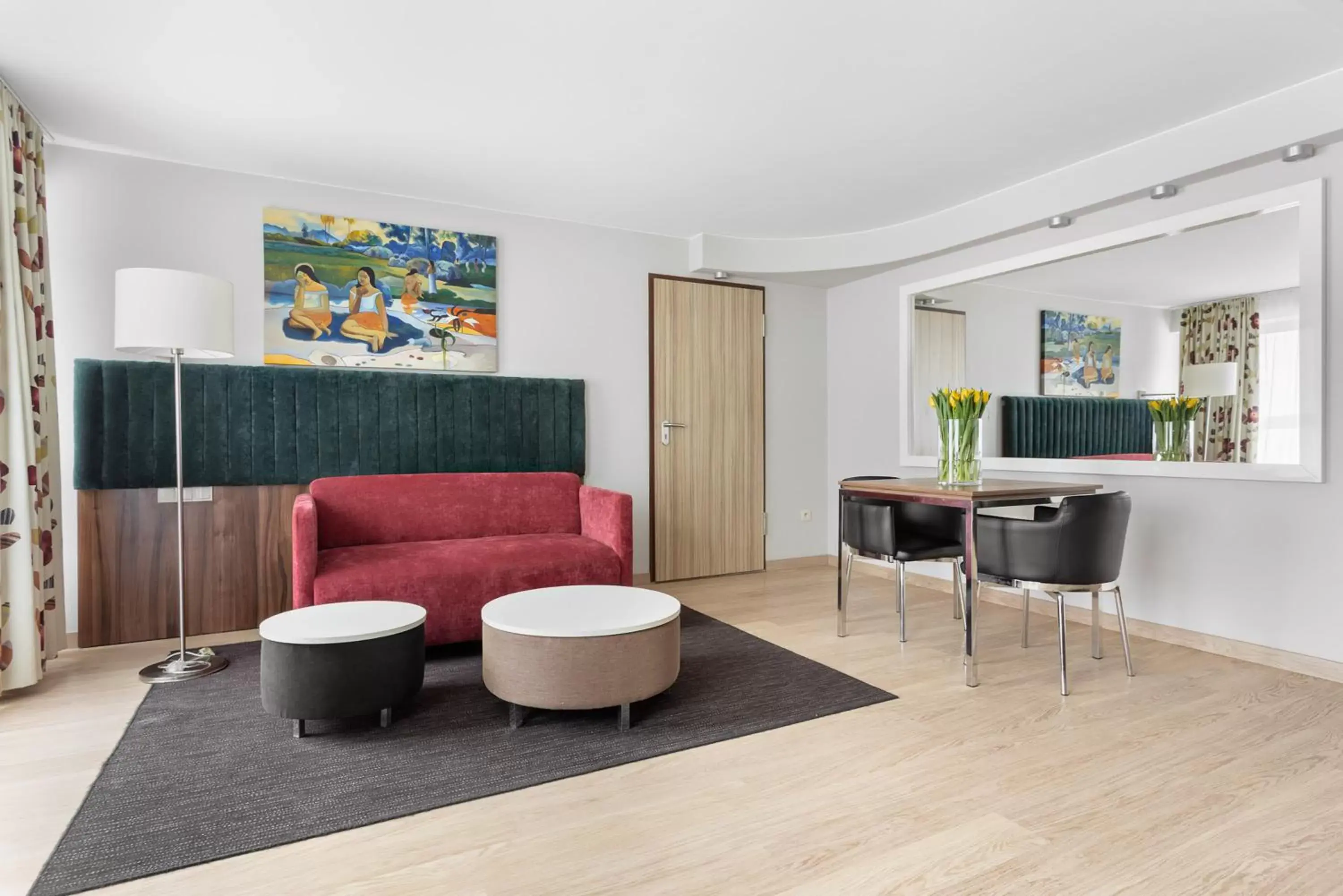 Photo of the whole room, Seating Area in Hotel Moderno Poznań