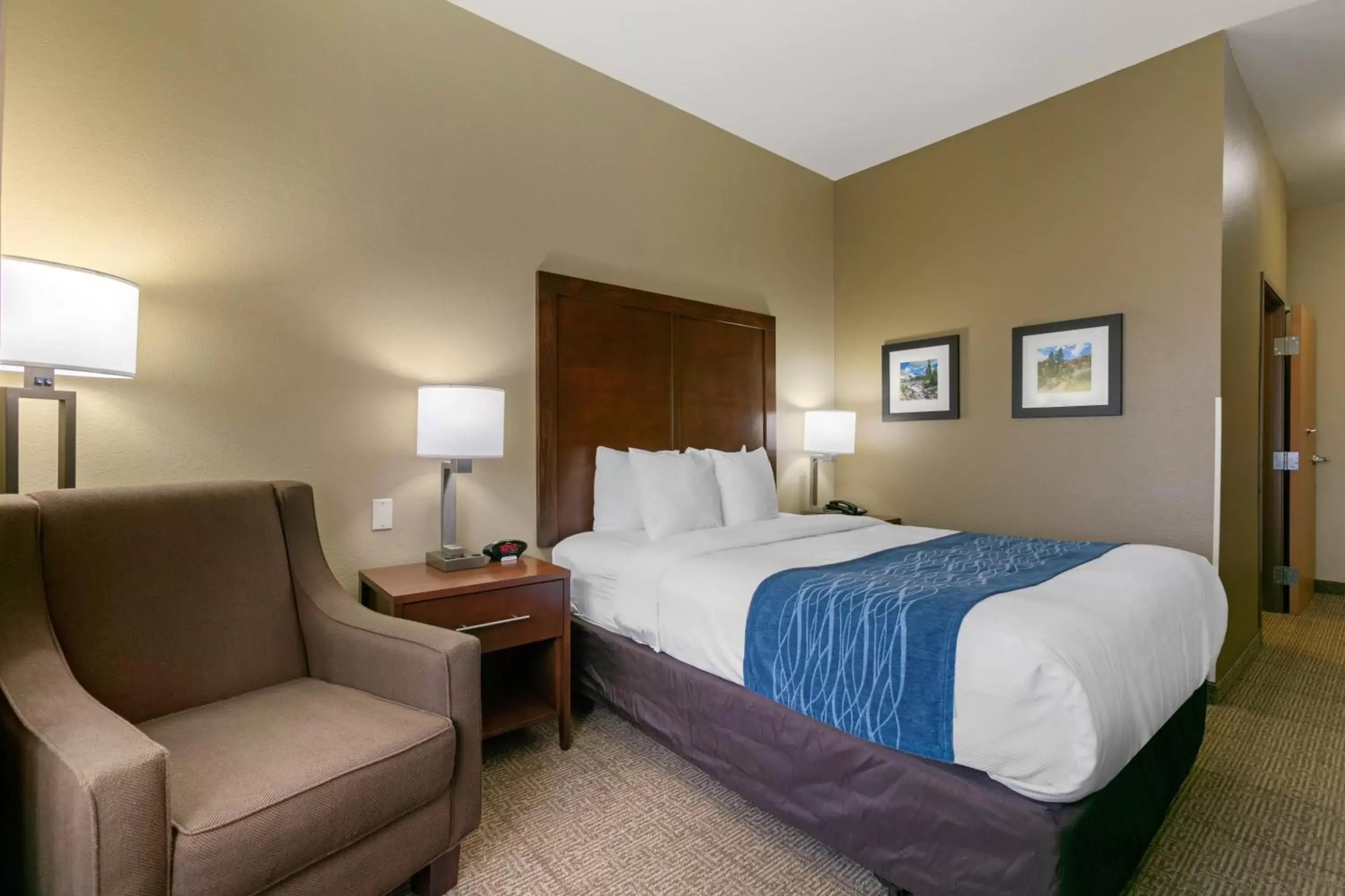 Photo of the whole room, Bed in Comfort Inn Near University of Wyoming