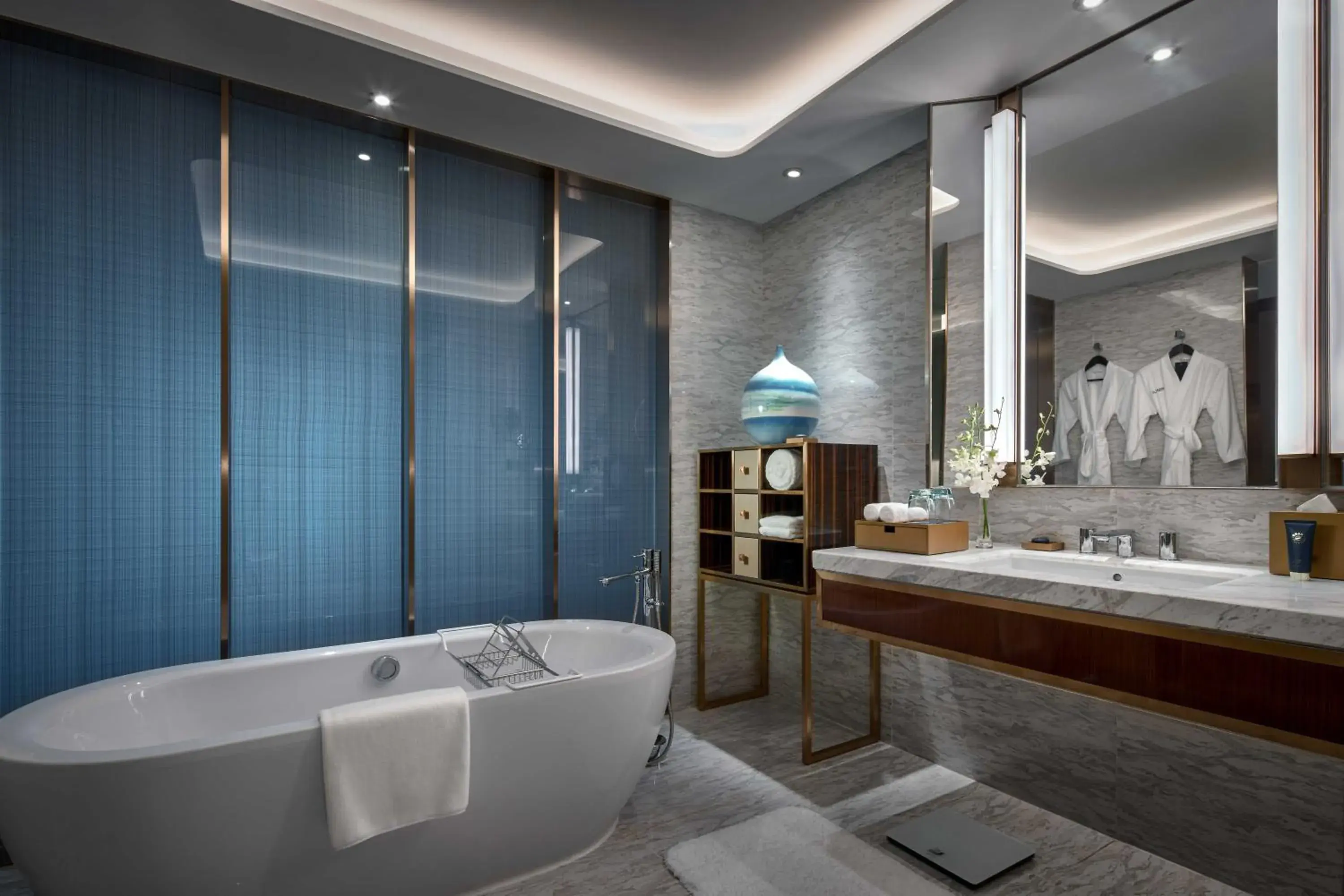 Hot Tub, Bathroom in PRIMUS Hotel Shanghai Hongqiao