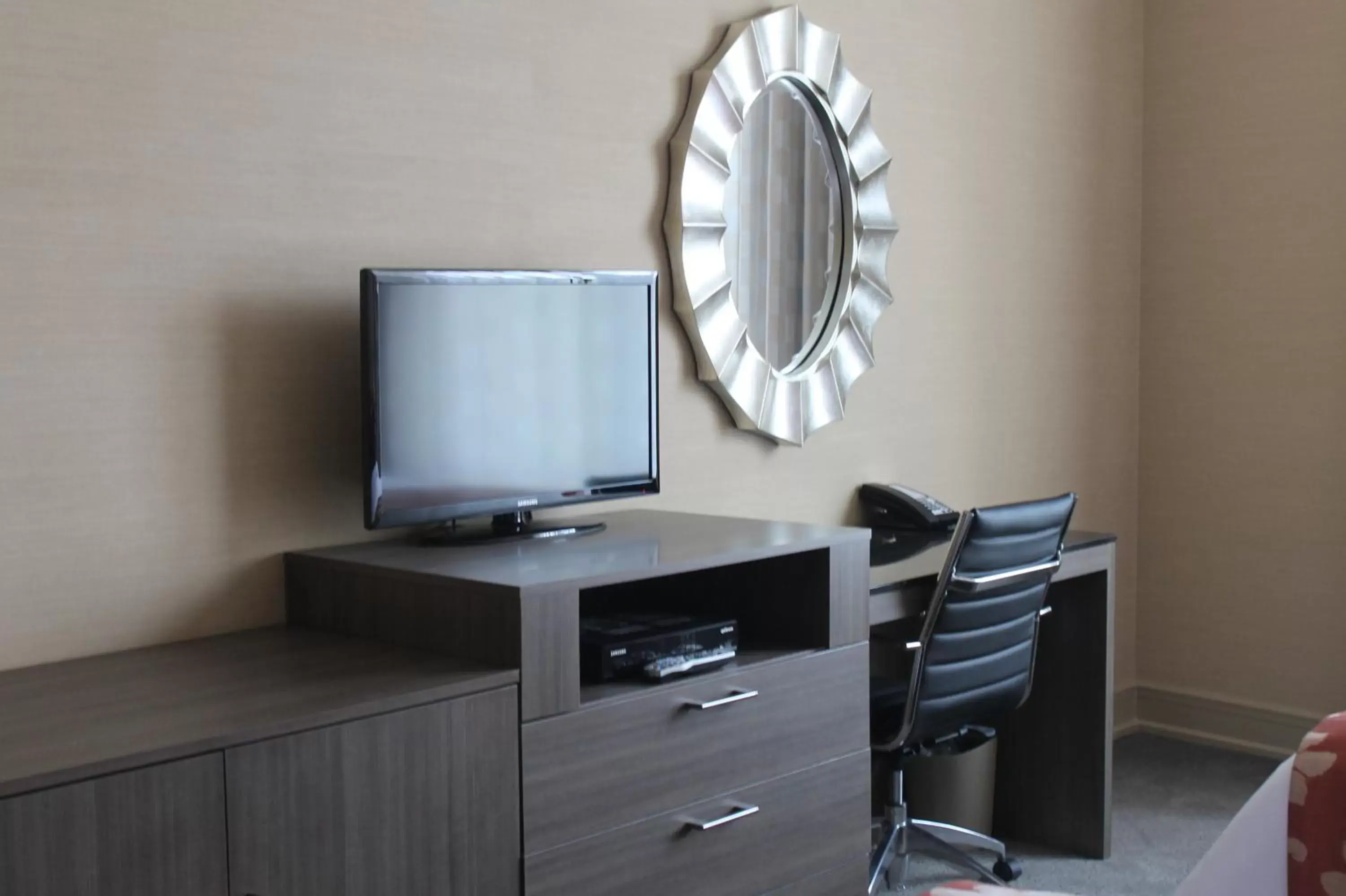TV and multimedia, TV/Entertainment Center in Opera House Hotel