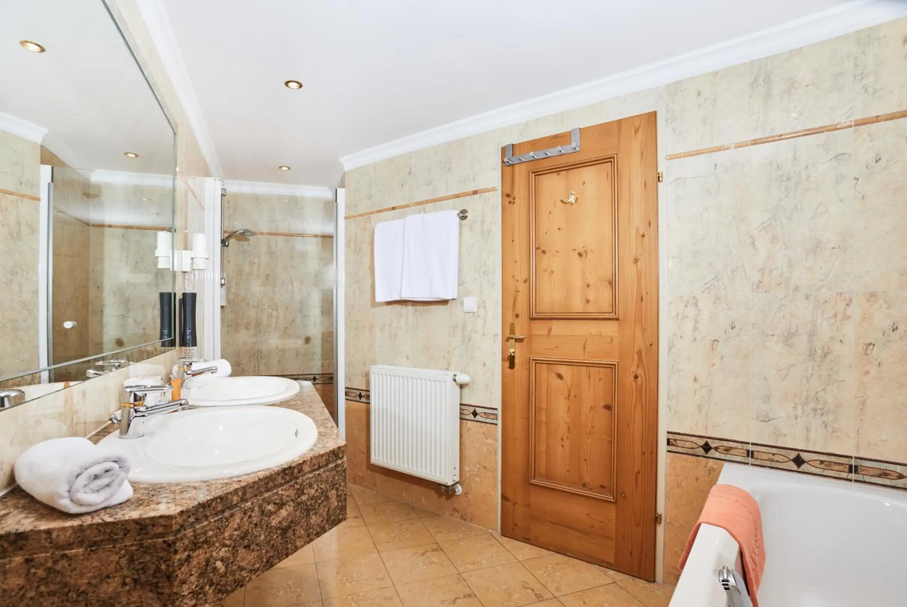 Deluxe Suite in Luxury All Inclusive Resort Schwarzbrunn 4 Sterne Superior Deluxe Suite in Luxury All Inclusive Resort Schwarzbrunn 4 Sterne Superior