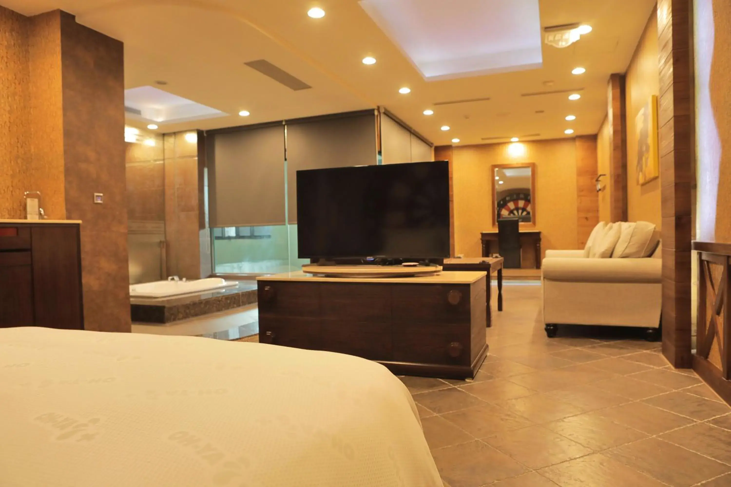 Photo of the whole room, TV/Entertainment Center in OHYA Boutique Motel-Yong-Kang Branch