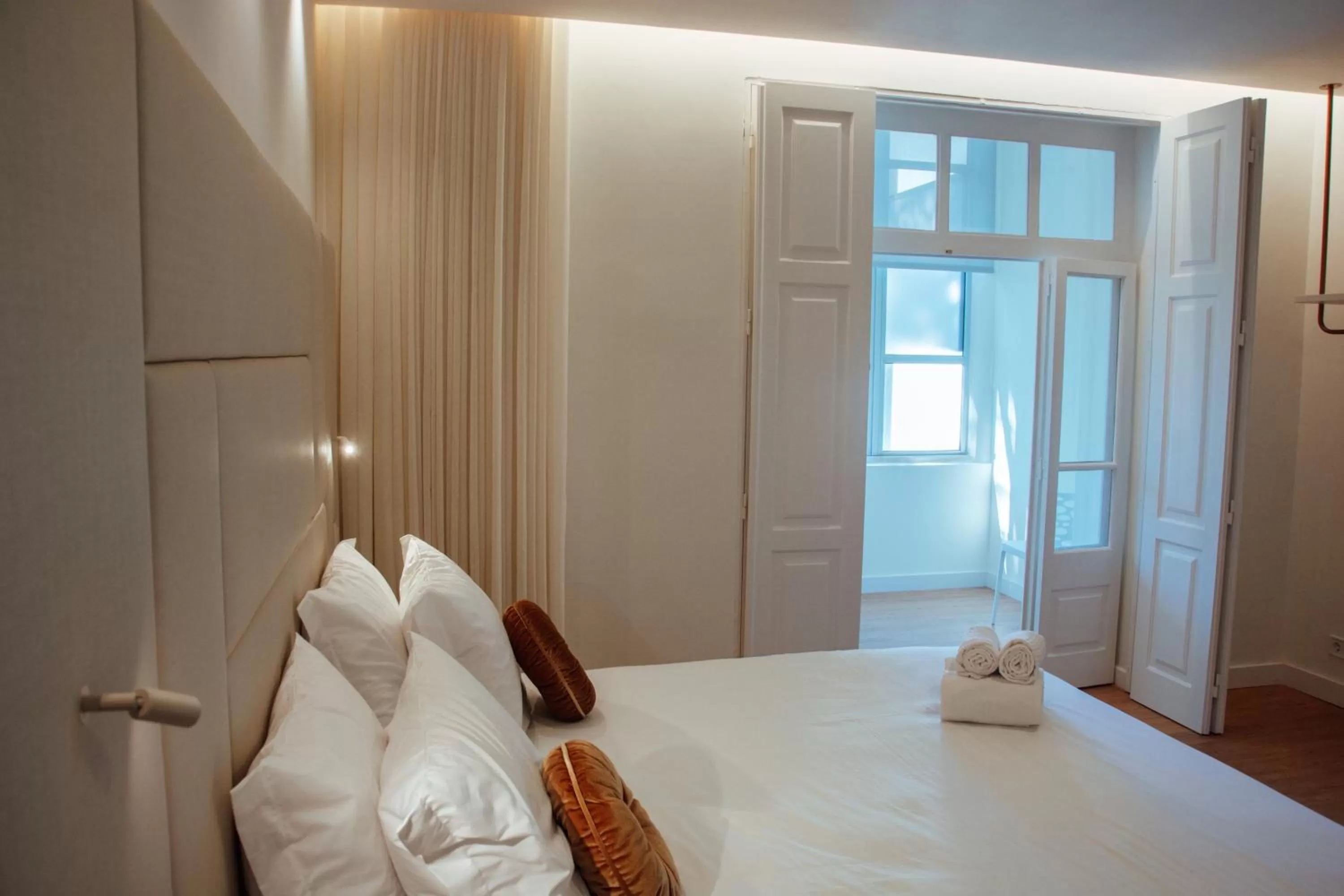 Bedroom, Bed in Le Premier Lisbon Suites