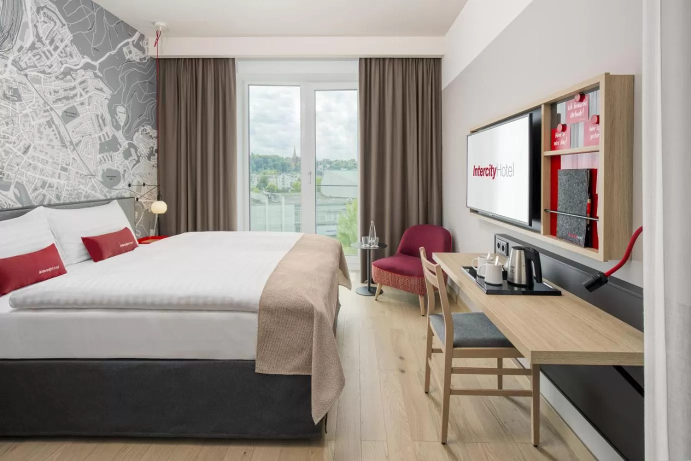 Day, Bed in IntercityHotel Saarbrücken