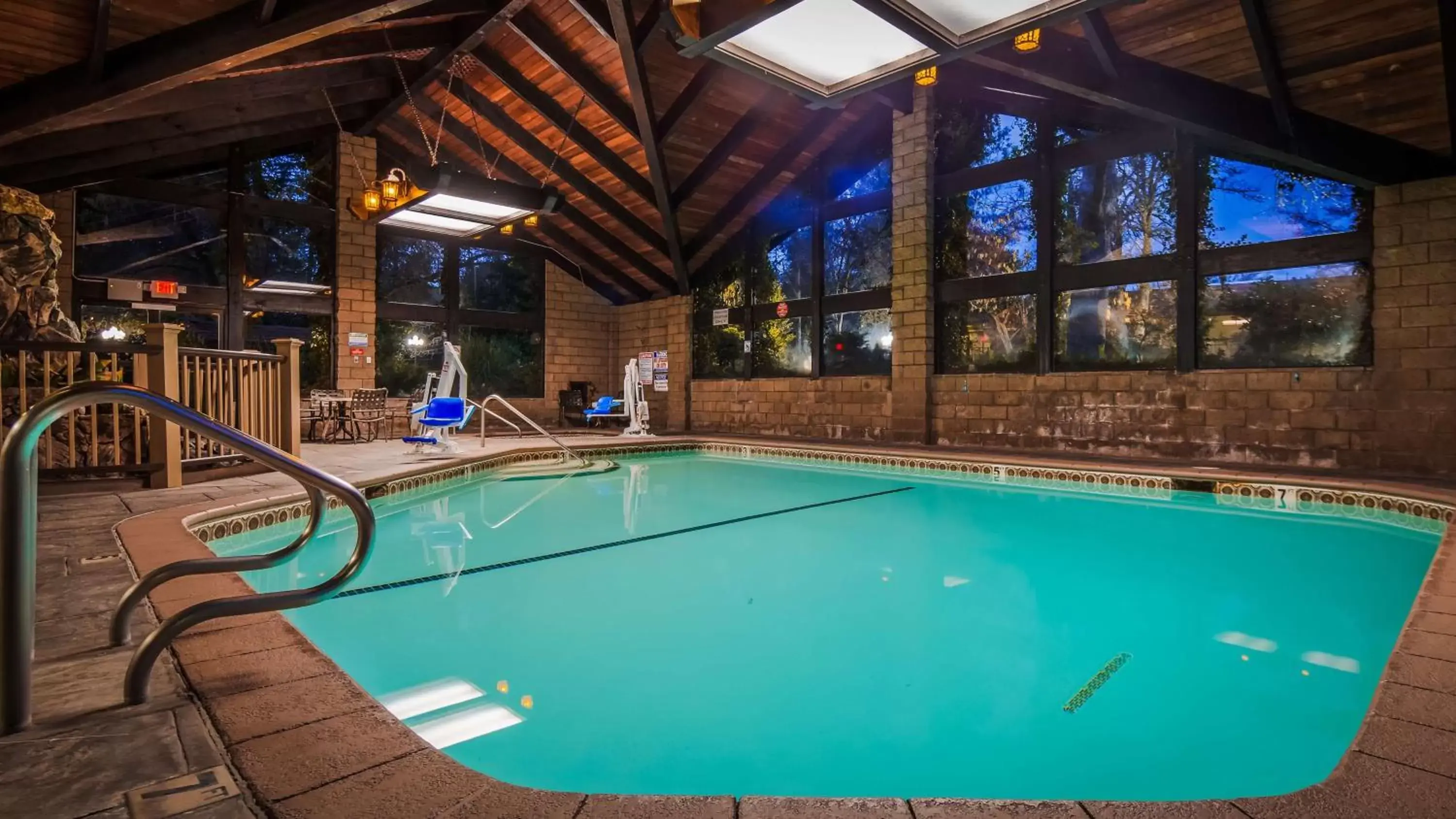 Pool view, Swimming Pool in Best Western Plus Yosemite Gateway Inn