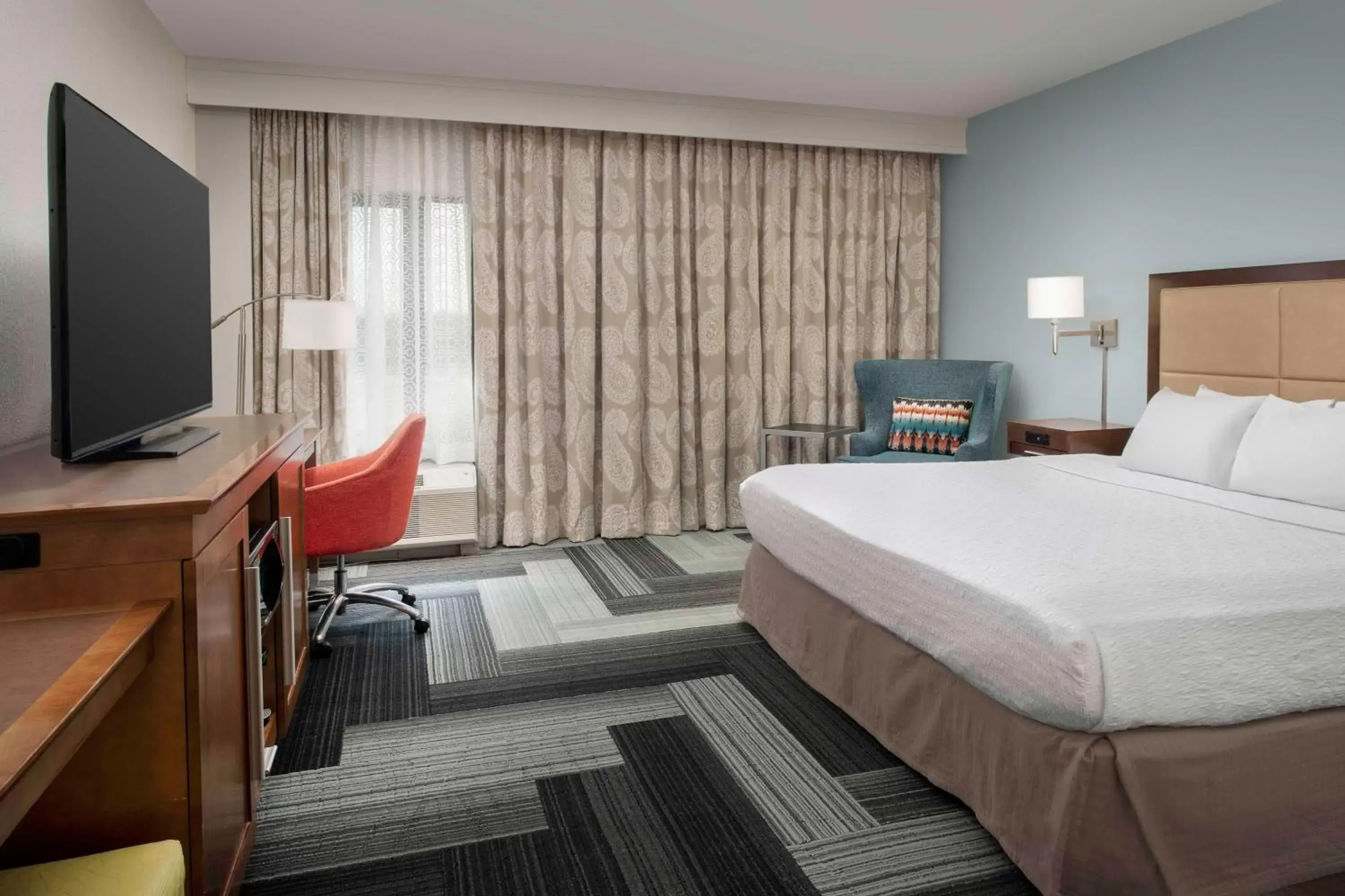 Bedroom, Bed in Hampton Inn Pittsburgh-Monroeville