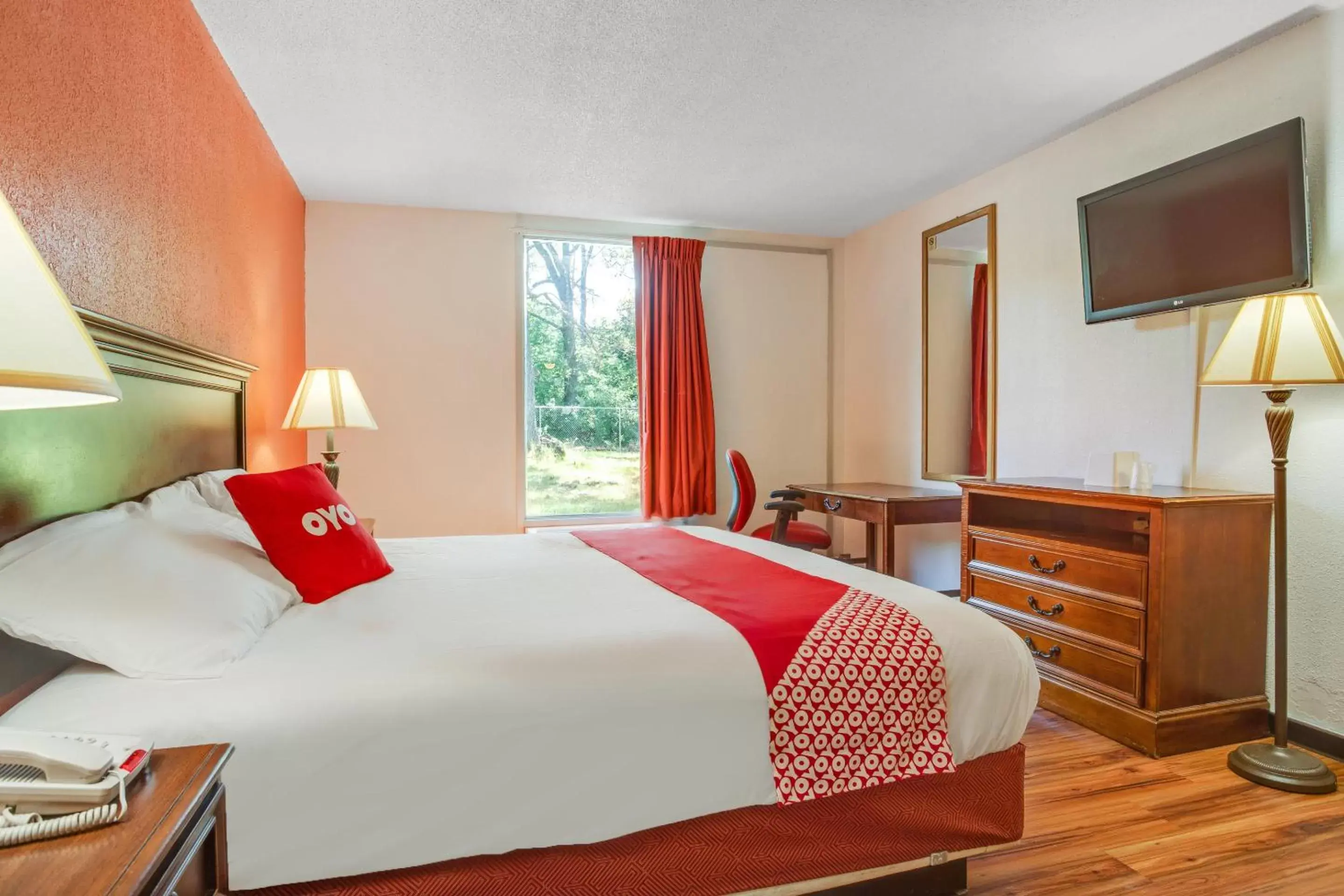 Bedroom, Room Photo in OYO Hotel Mona Lake Muskegon
