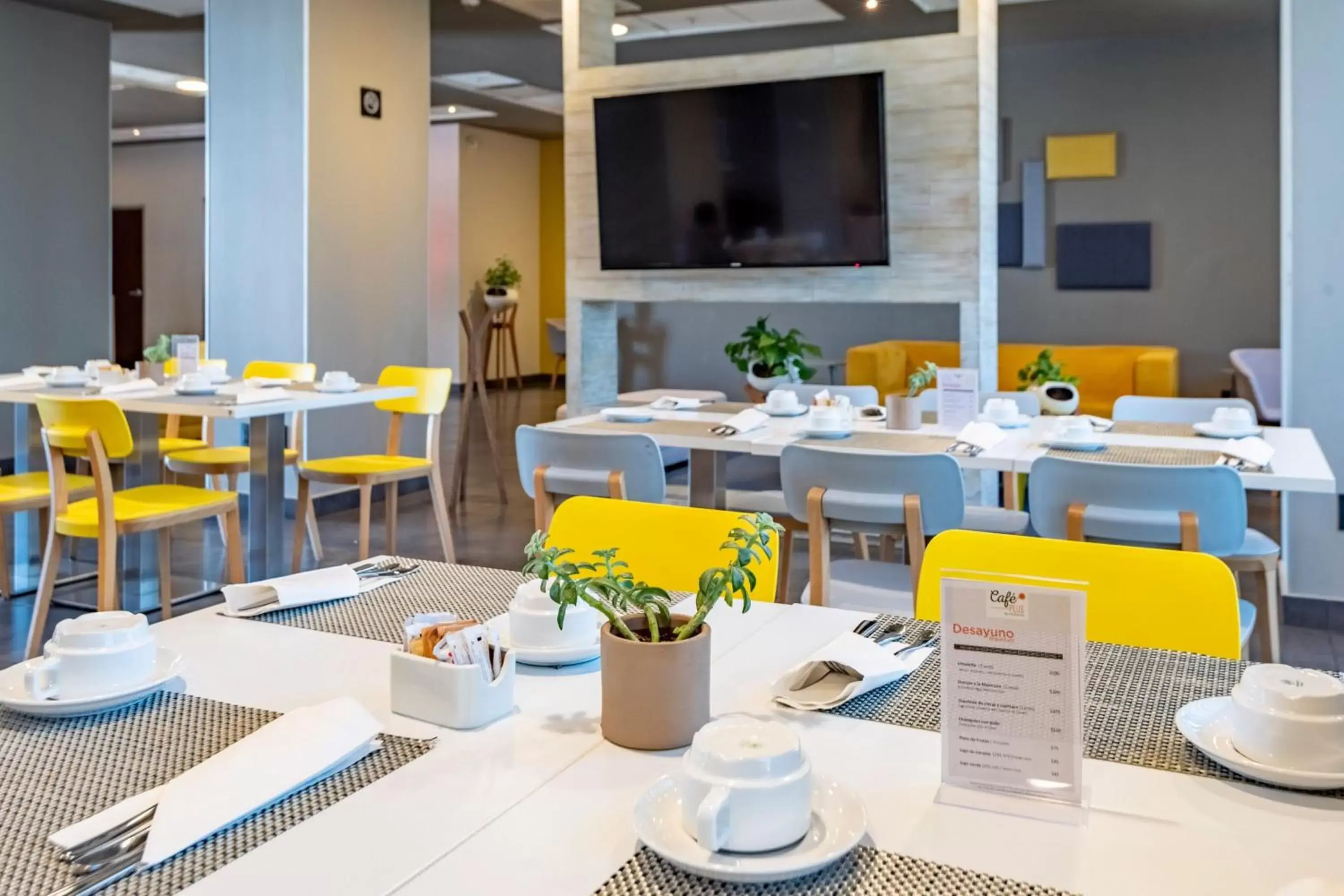 Breakfast, Restaurant/Places to Eat in City Express Plus by Marriott Guadalajara Palomar