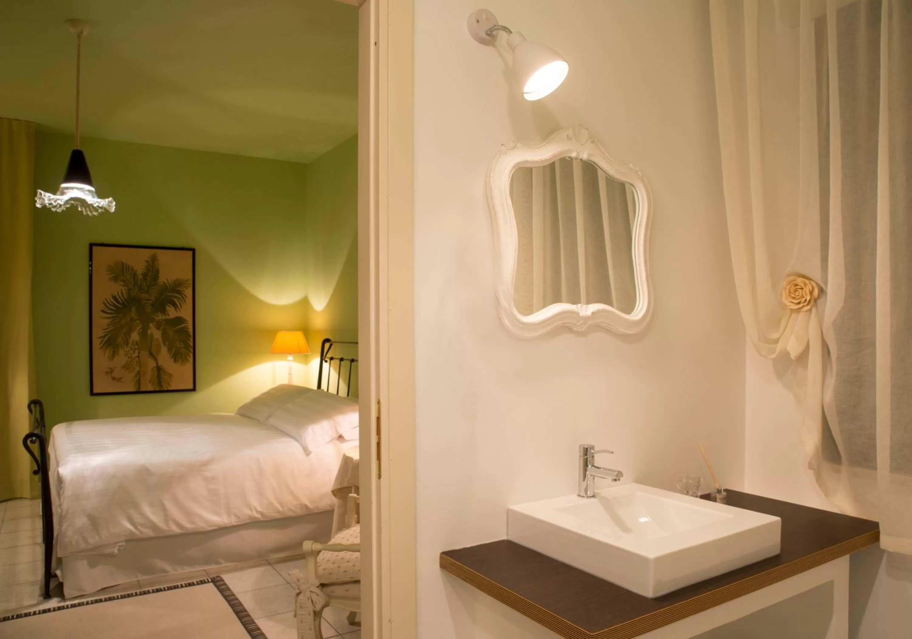 Bathroom, Bed in B&B Maison Biagetti