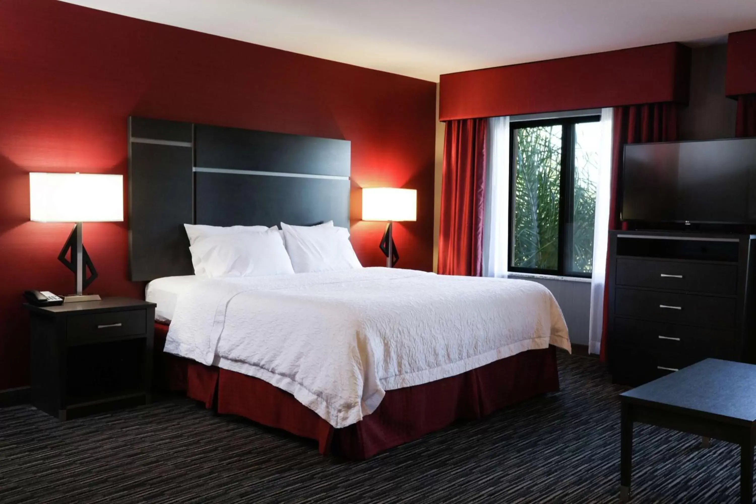 Bedroom, Bed in Hampton Inn & Suites Temecula
