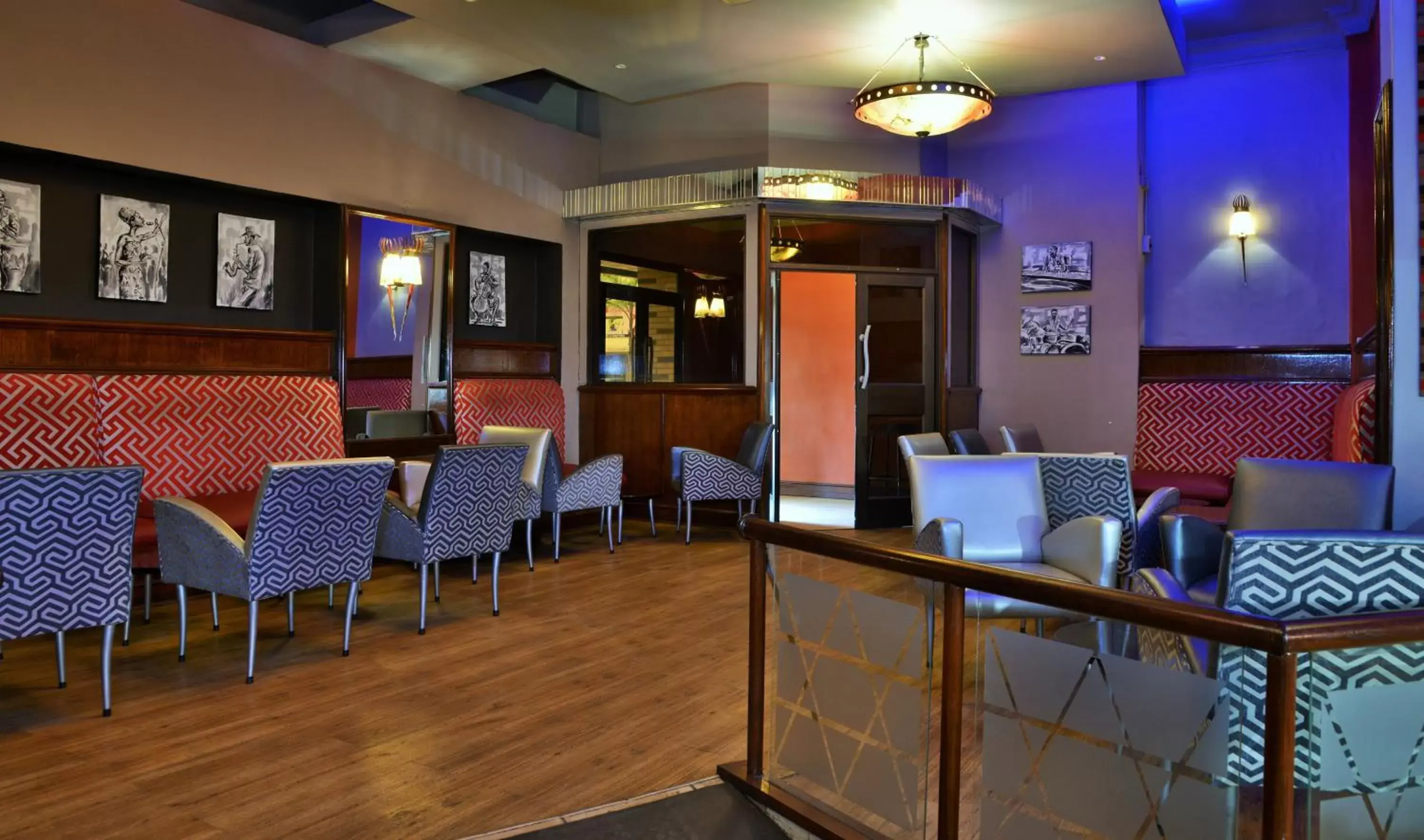 Lobby or reception, Lounge/Bar in Cresta Jameson Hotel