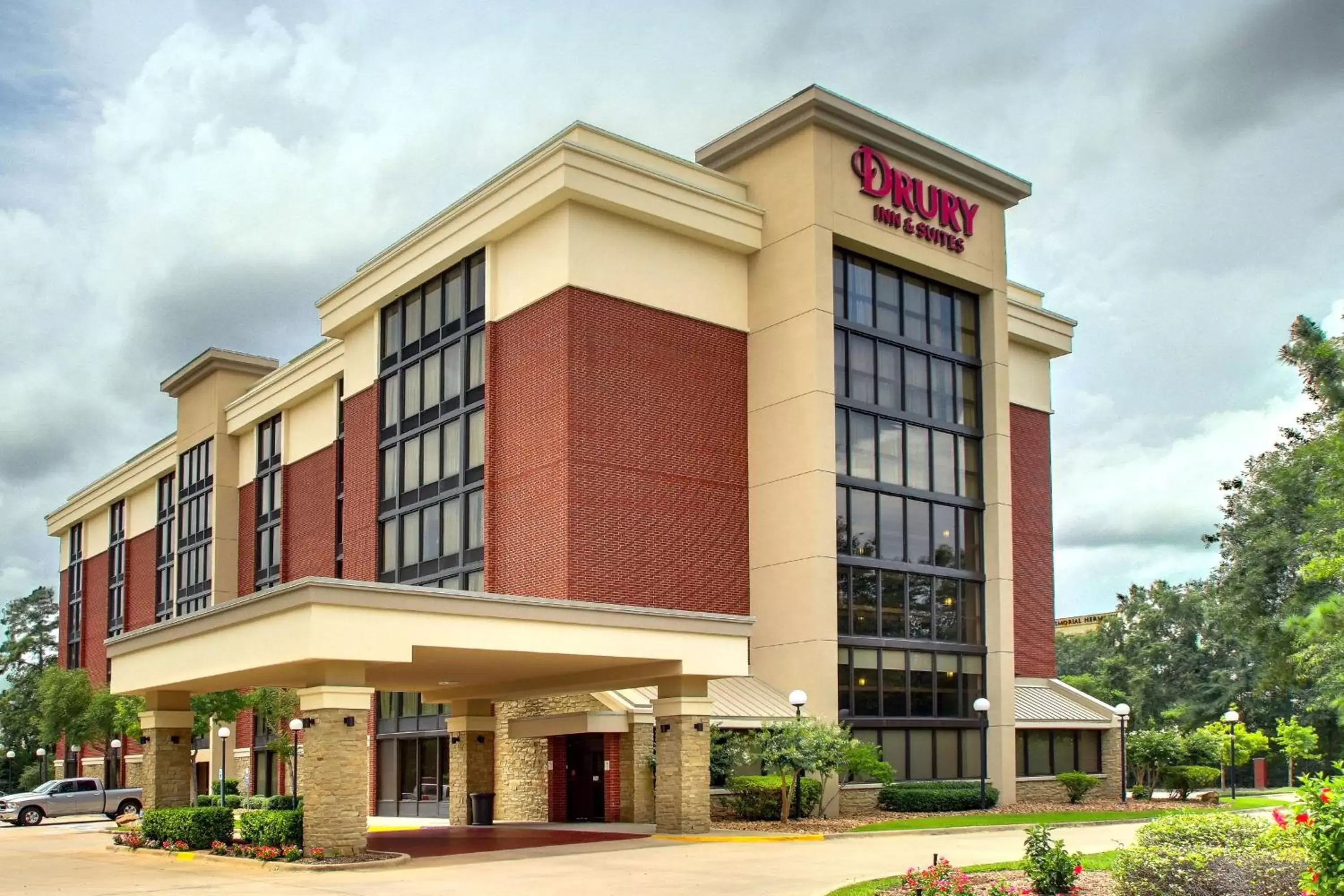 Property Building in Drury Inn & Suites Houston The Woodlands