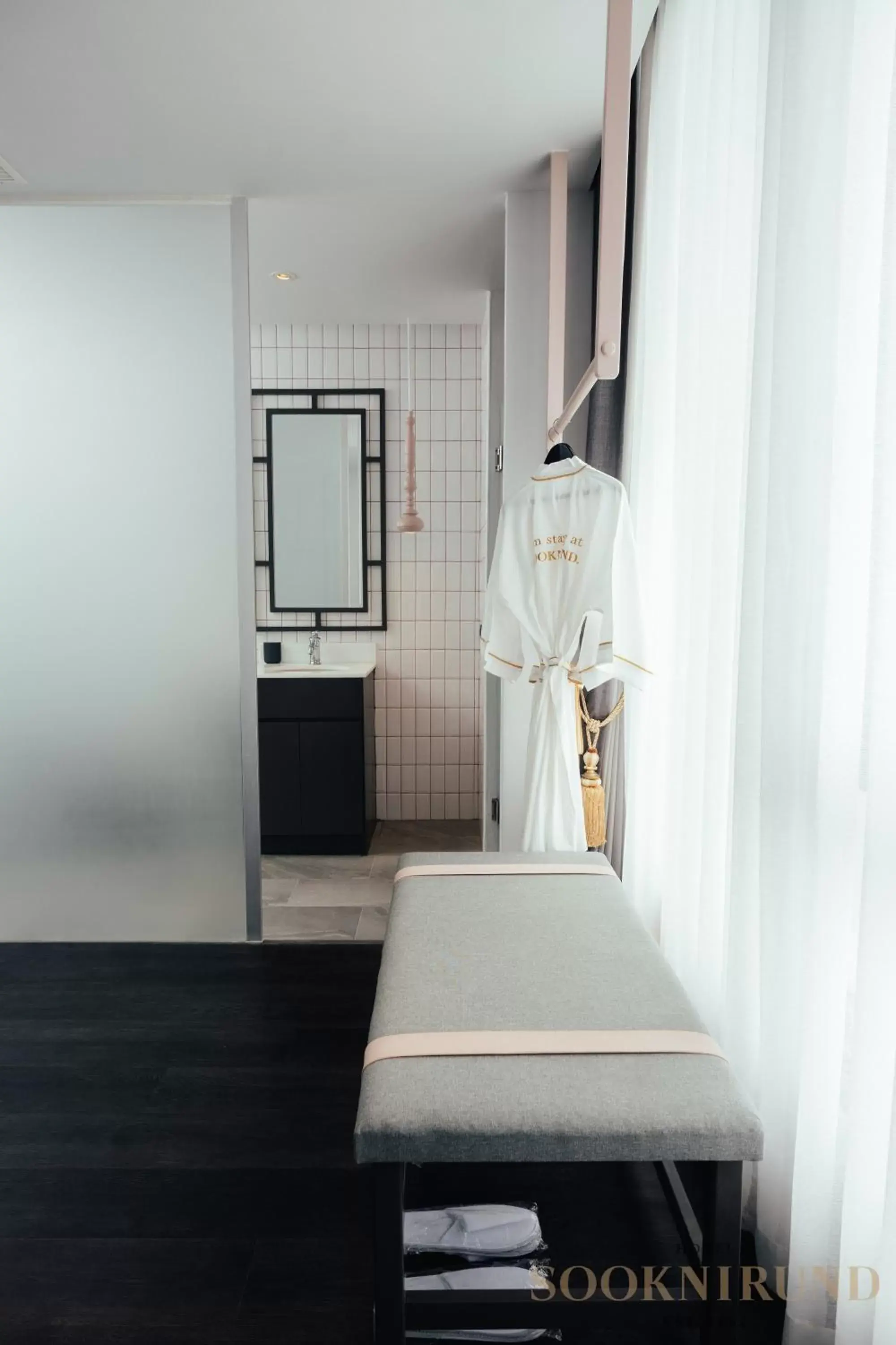 Bathroom, TV/Entertainment Center in SOOKNIRUND HOTEL