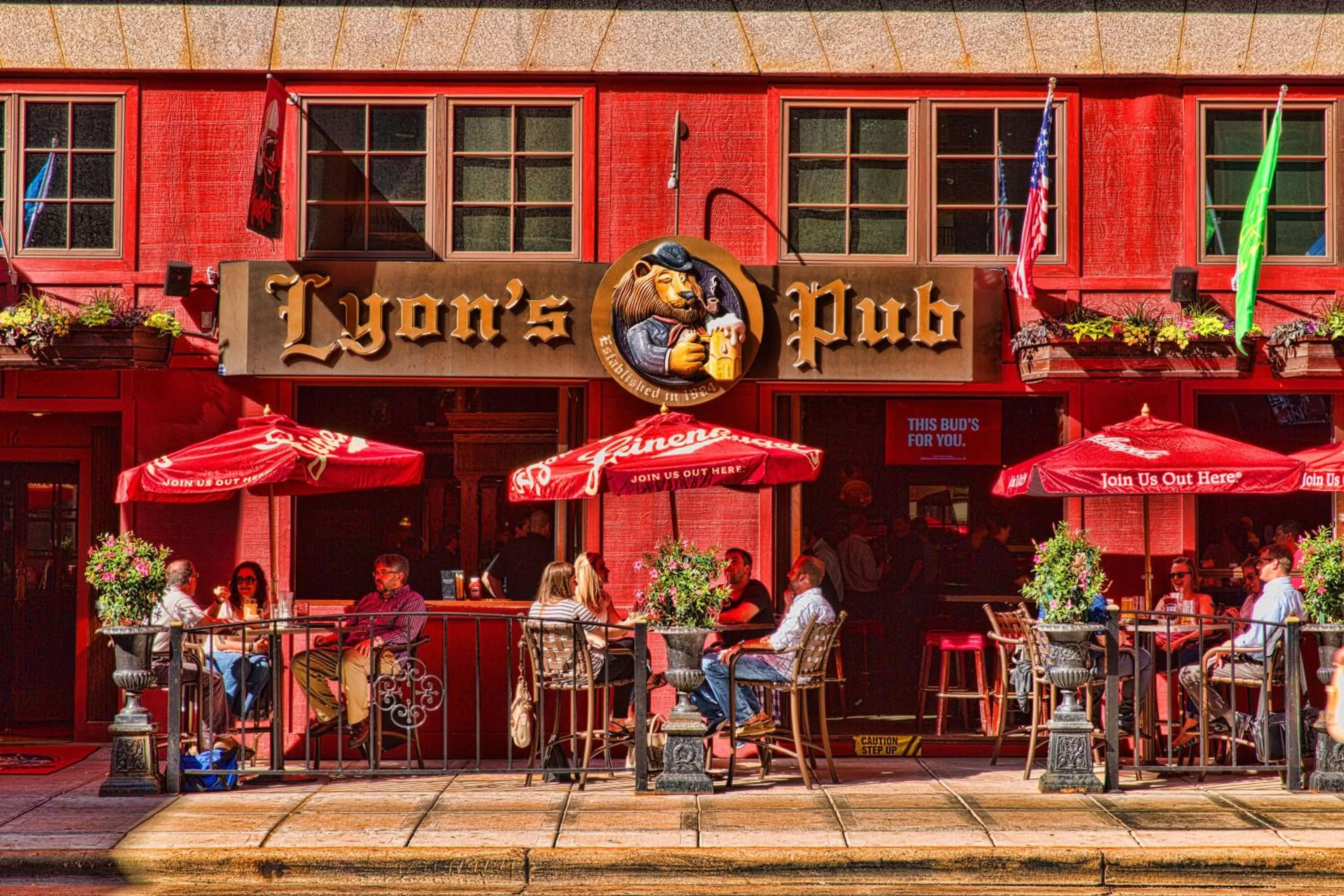 Lounge or bar in Embassy Suites By Hilton Minneapolis Downtown Hotel