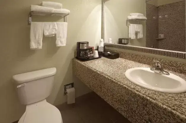 Bathroom in Americas Best Value Inn Waco - Franklin Avenue