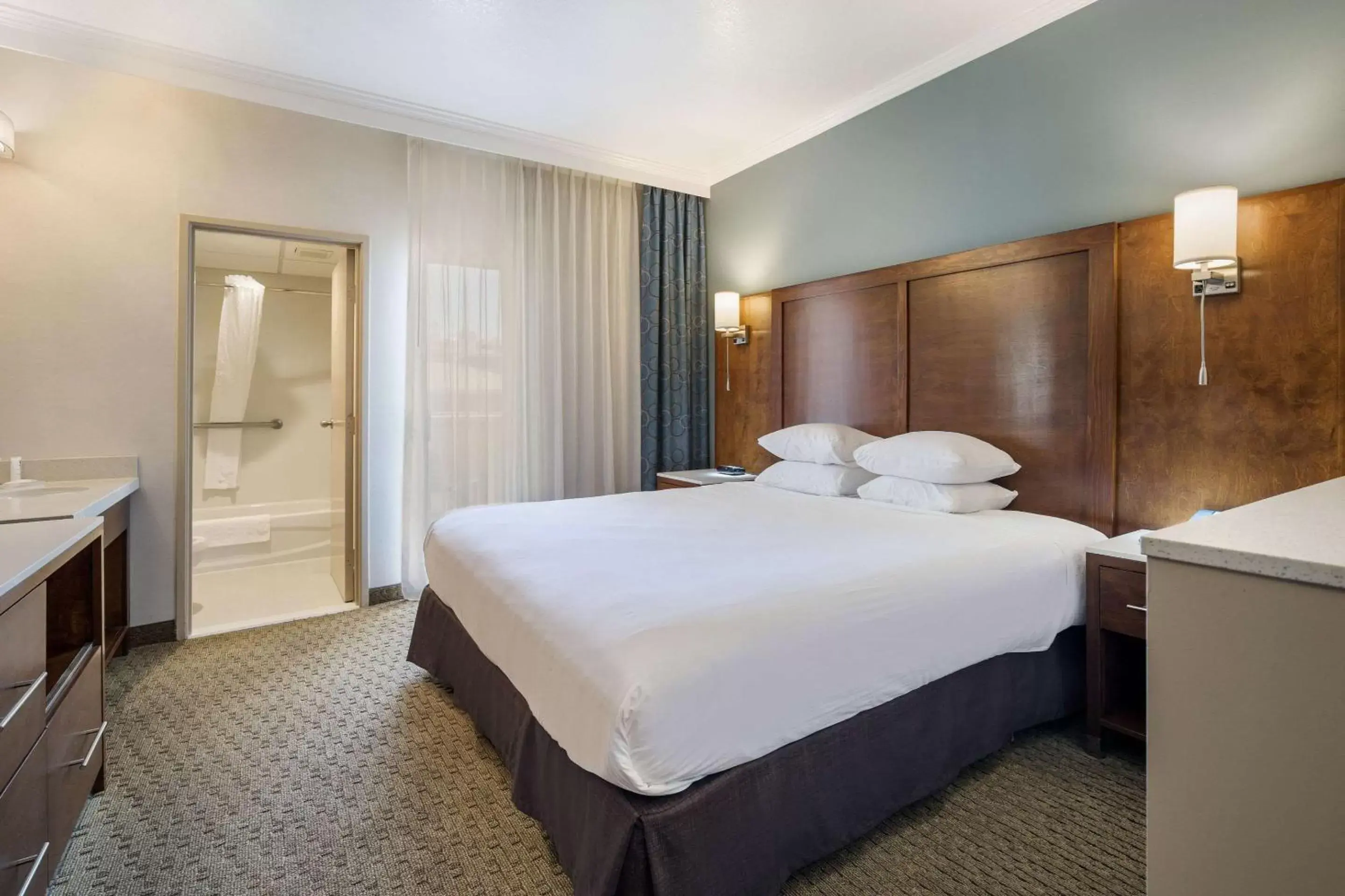 Bedroom, Bed in MainStay Suites John Wayne Airport, a Choice Hotel