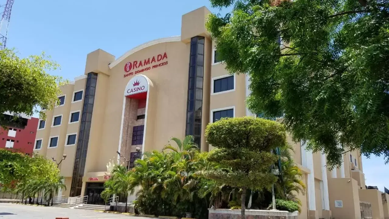 Facade/entrance, Property Building in Ramada by Wyndham Princess Santo Domingo