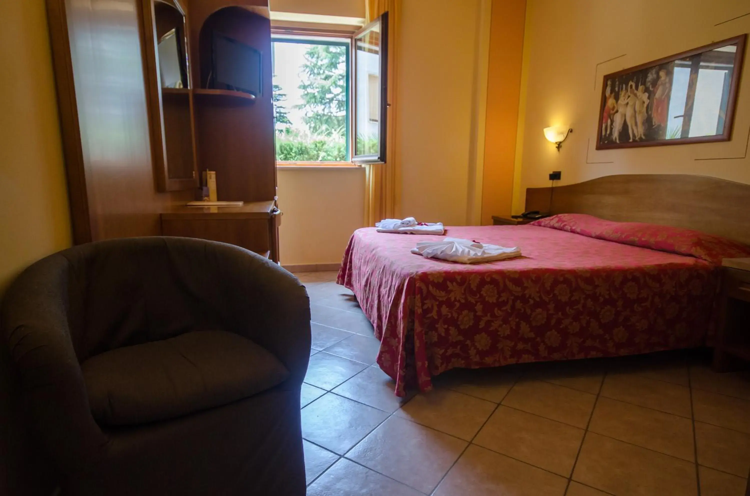 Photo of the whole room, Bed in Hotel Duca Della Corgna