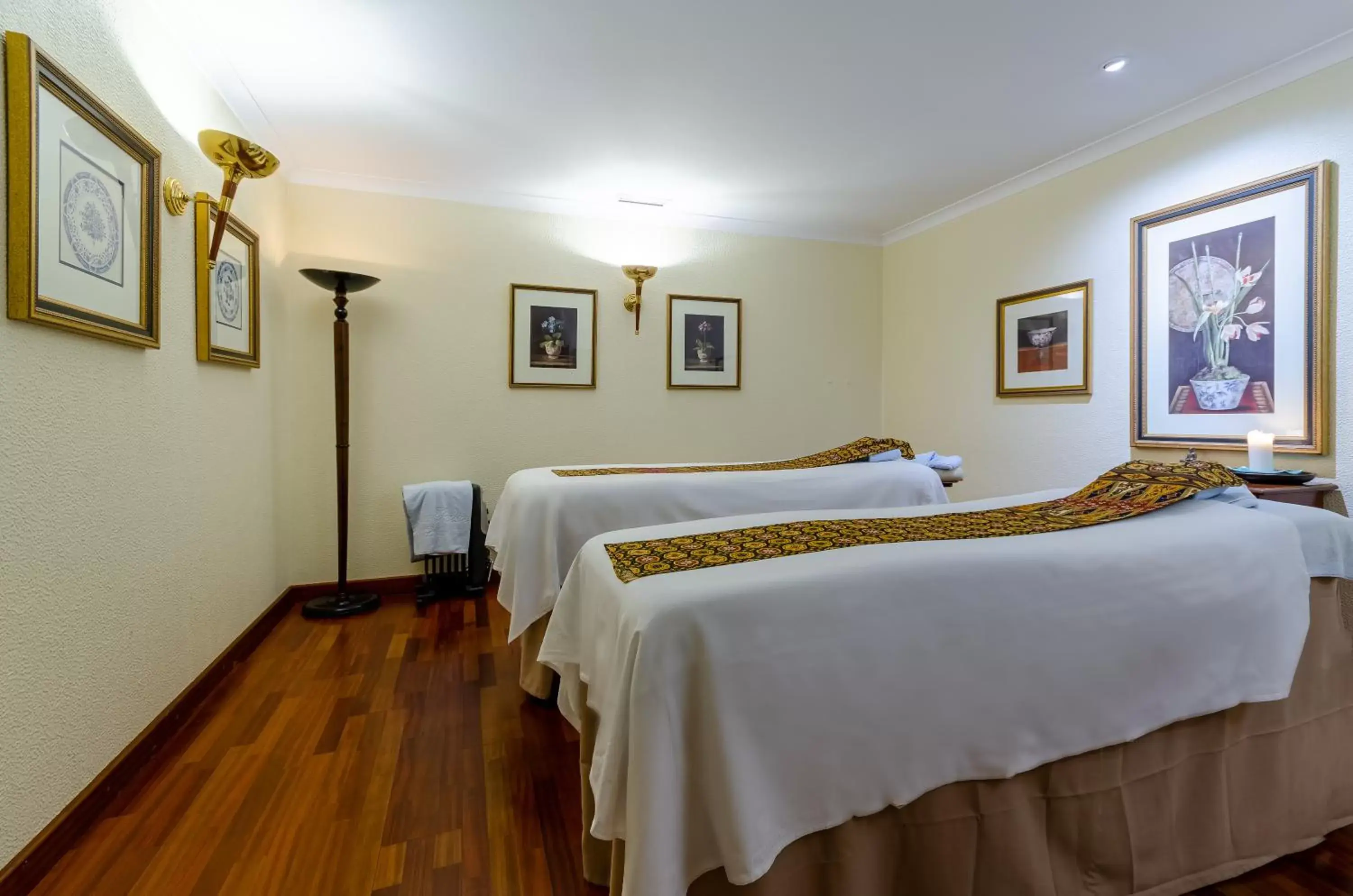 Massage, Bed in Olissippo Lapa Palace – The Leading Hotels of the World